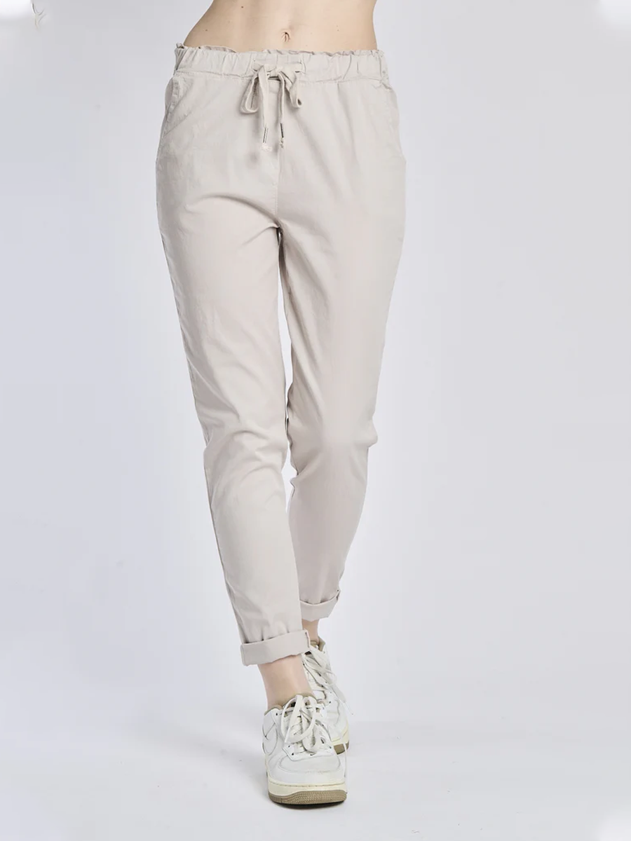 Come devono essere i capi inferiori per il lavoro?