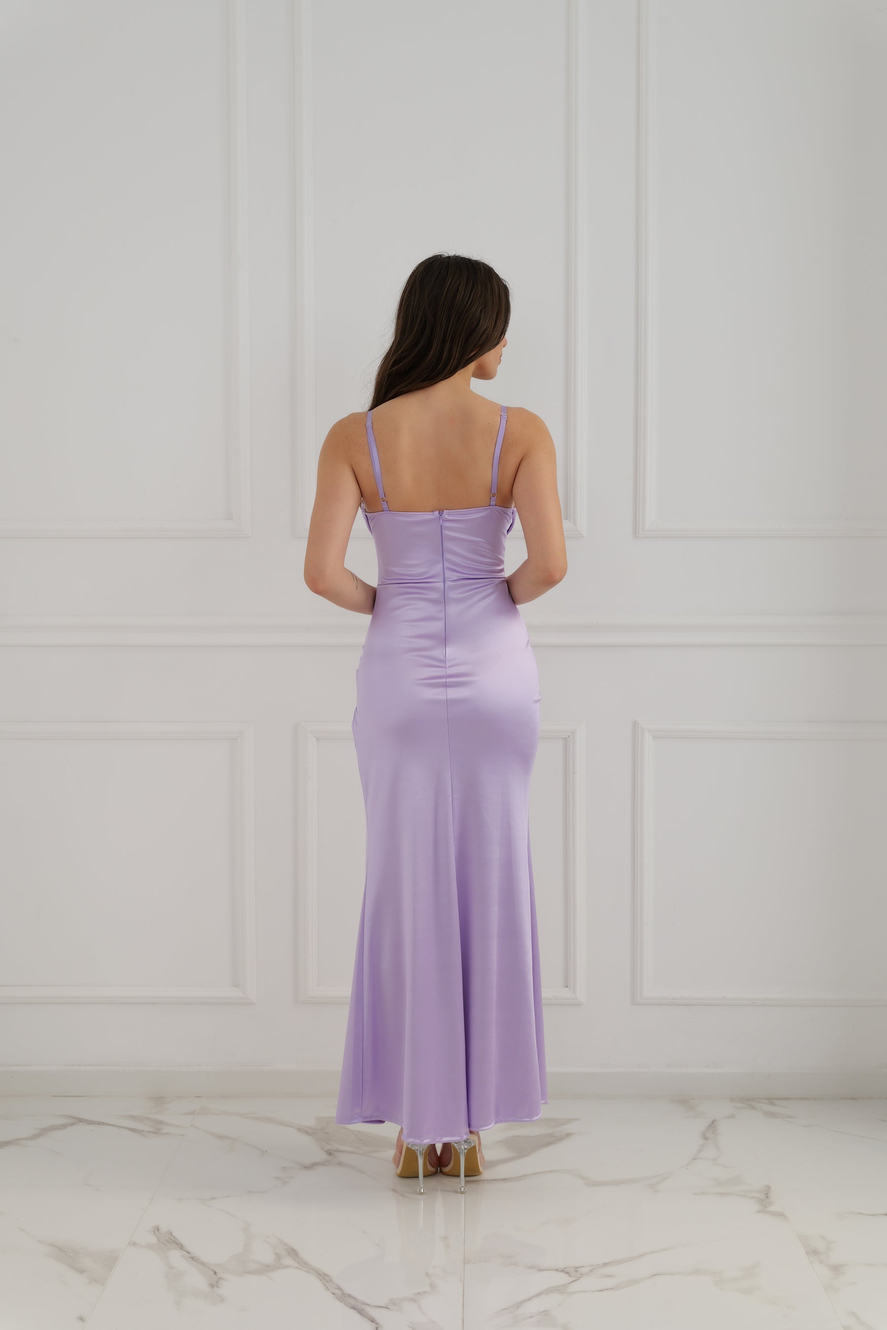 Abito elegante lilla, taglio aderente