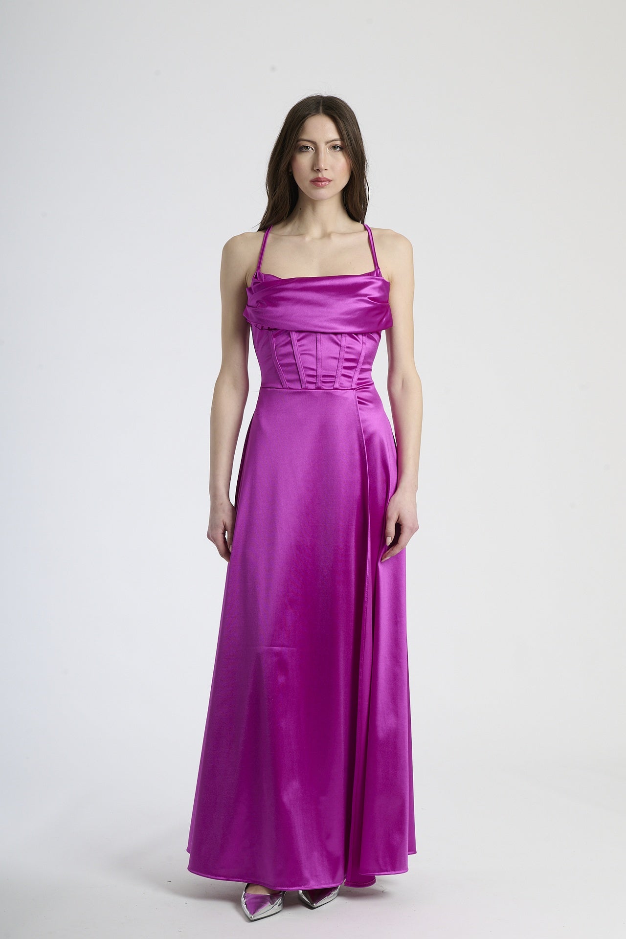 Abito da cerimonia ciliegio, ideale per un look dolce e prestigioso.