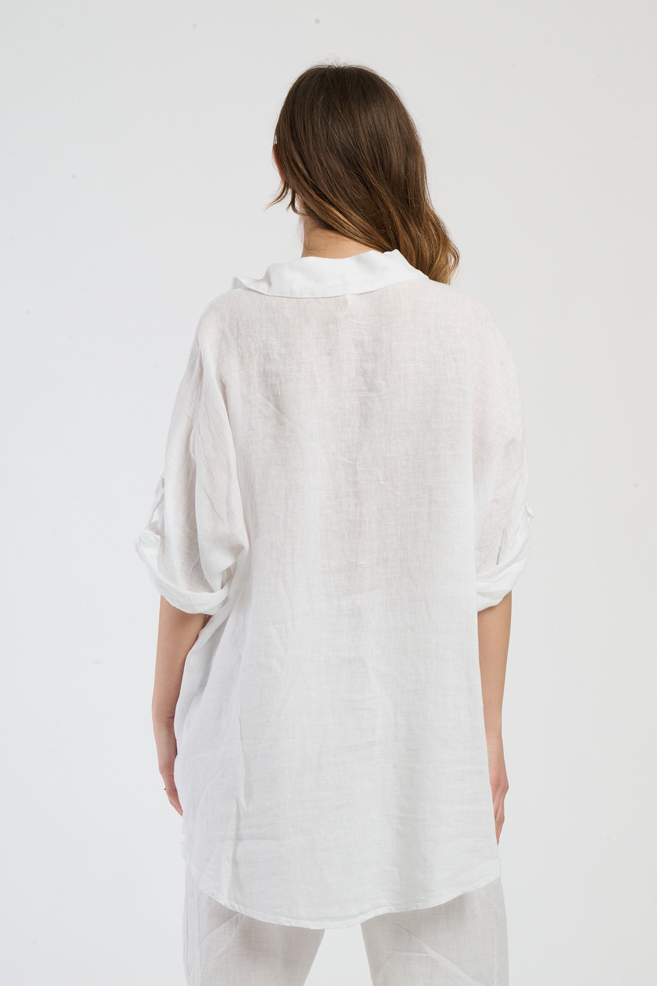 Camicia bianca di lino, fresca e confortevole per il giorno