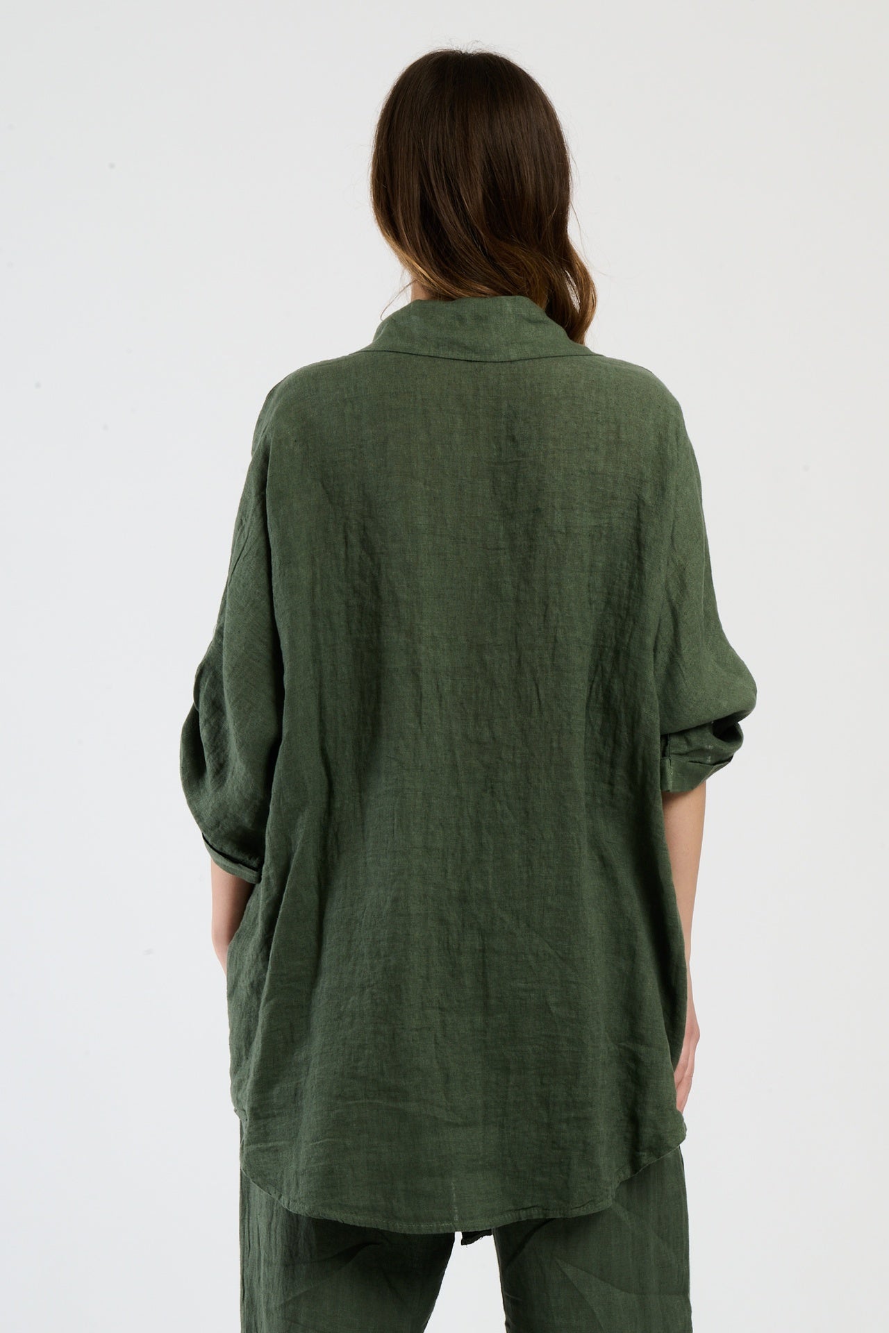 Camicia color militare in lino, ideale per l’autunno e l’outdoor