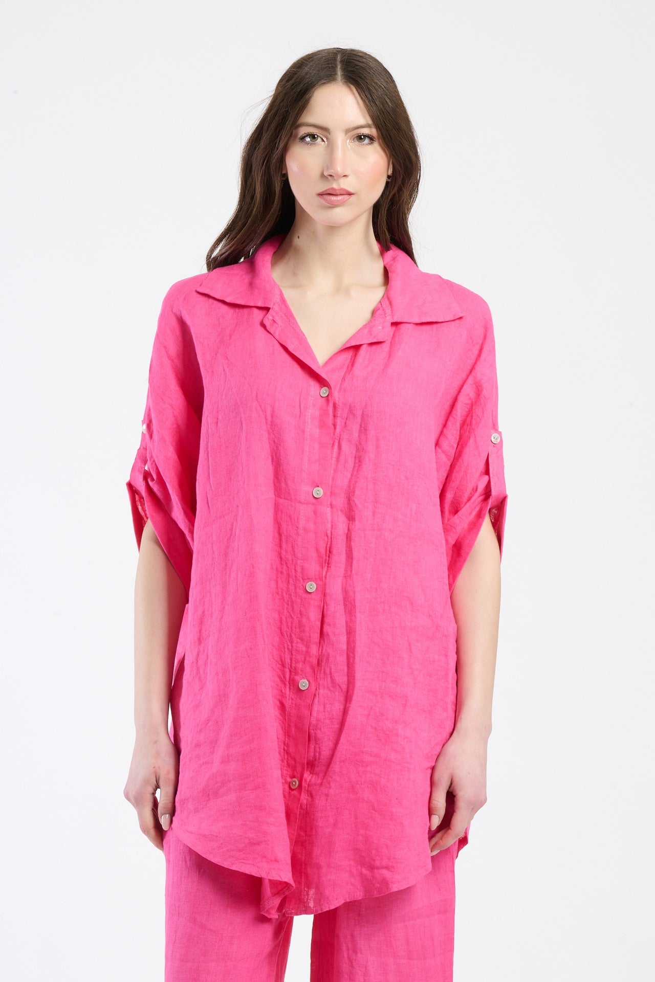 Camicia fuxia con colletto, comfort e colore audace