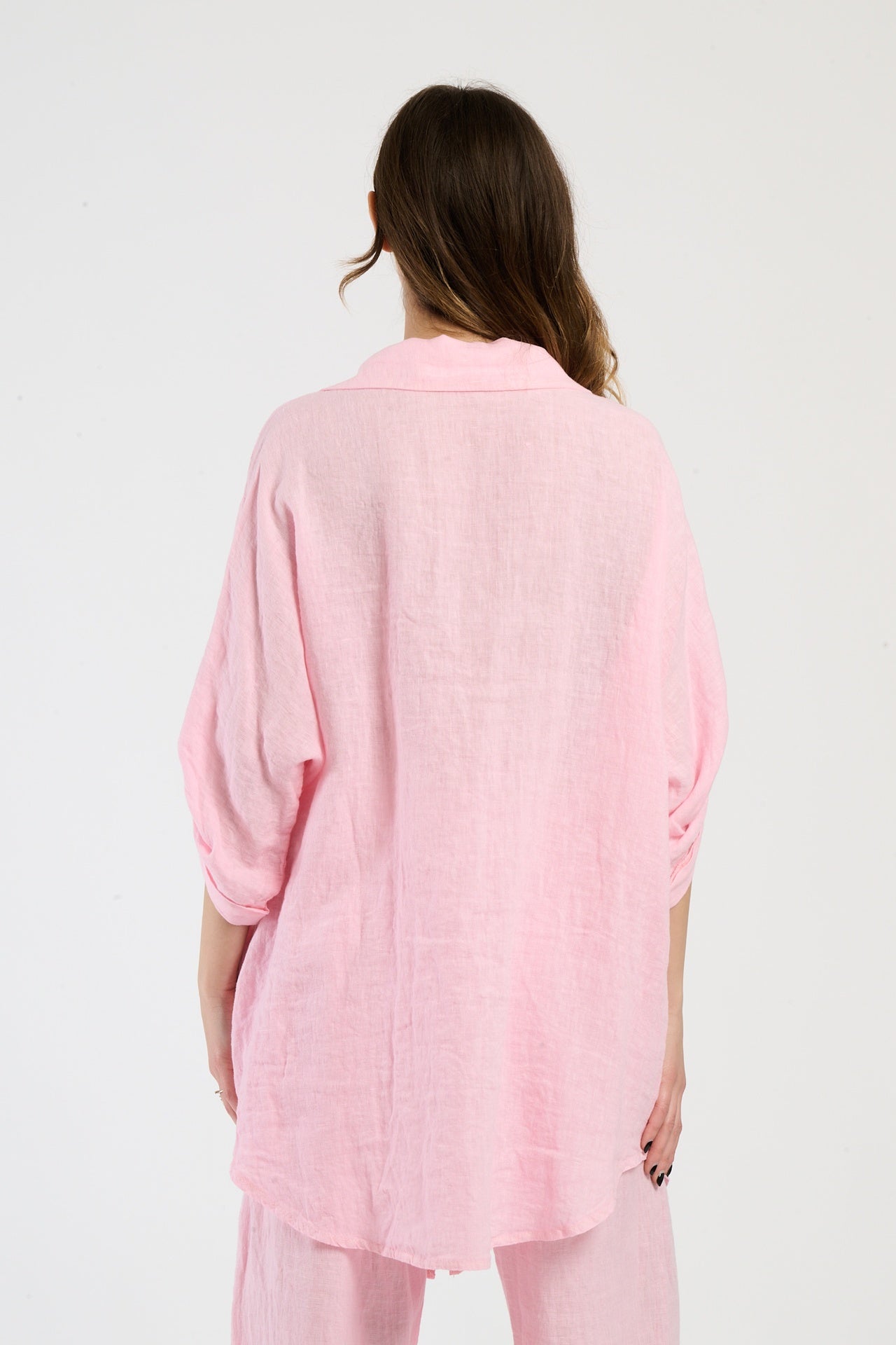 Camicia rosa in lino, ideale per spruzzare dolcezza