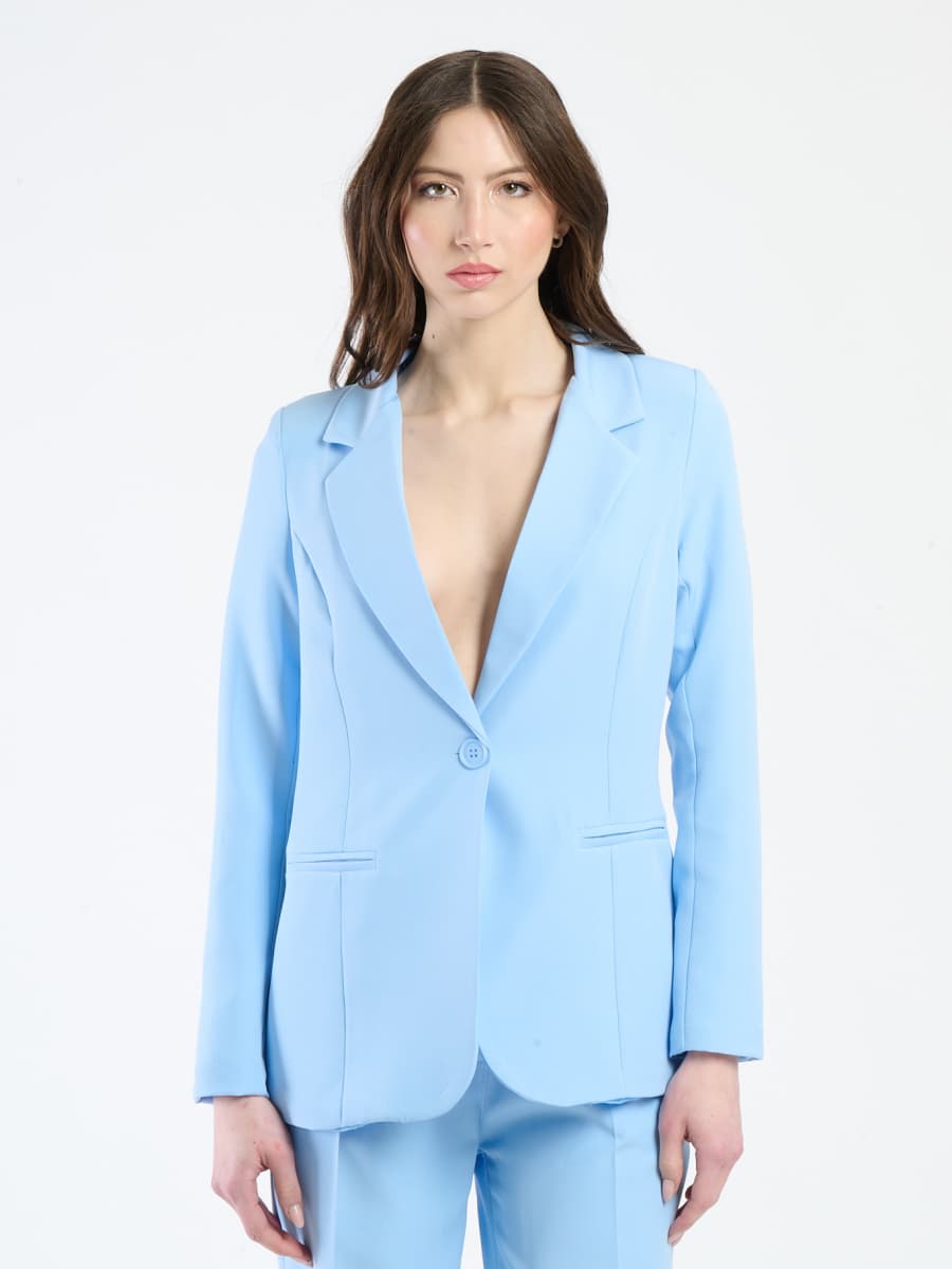 Combinazione azzura da giorno: blazer e pantaloni, ideale per uno stile professionale e chic.