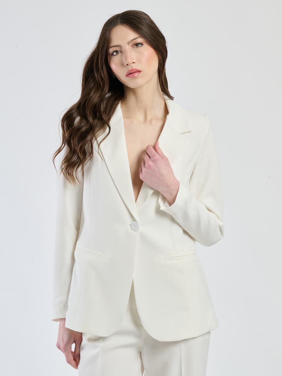 Completo bianco da donna, blazer e pantaloni, luminosità e purezza per uno stile impeccabile.