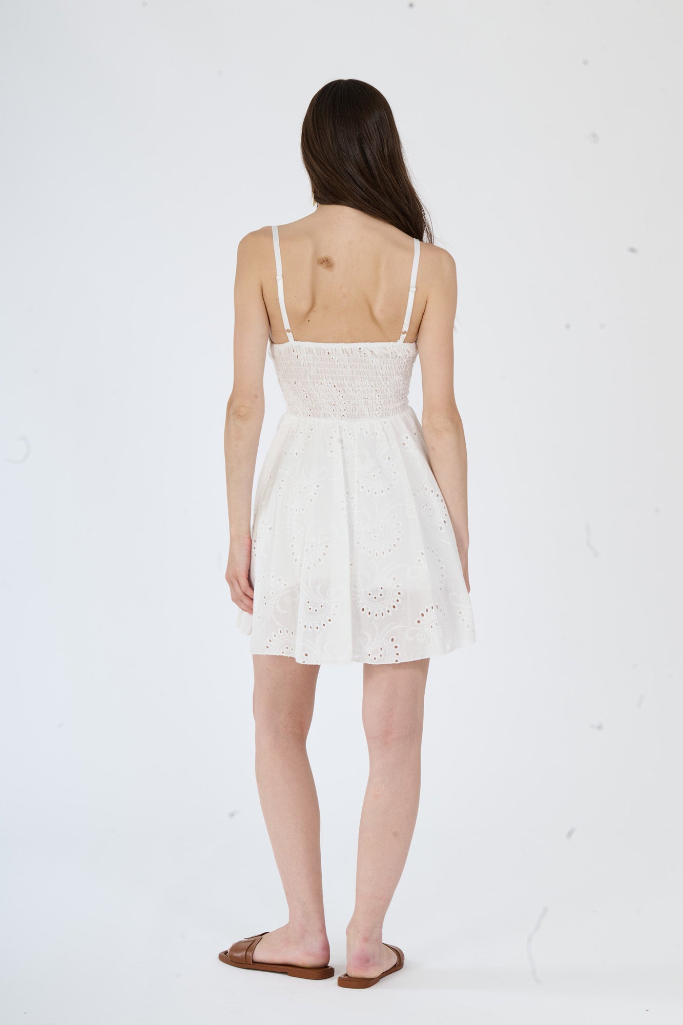 Abito “Cilea” – Vestito Bianco Corto in Sangallo con Corsetto e Spalline Sottili