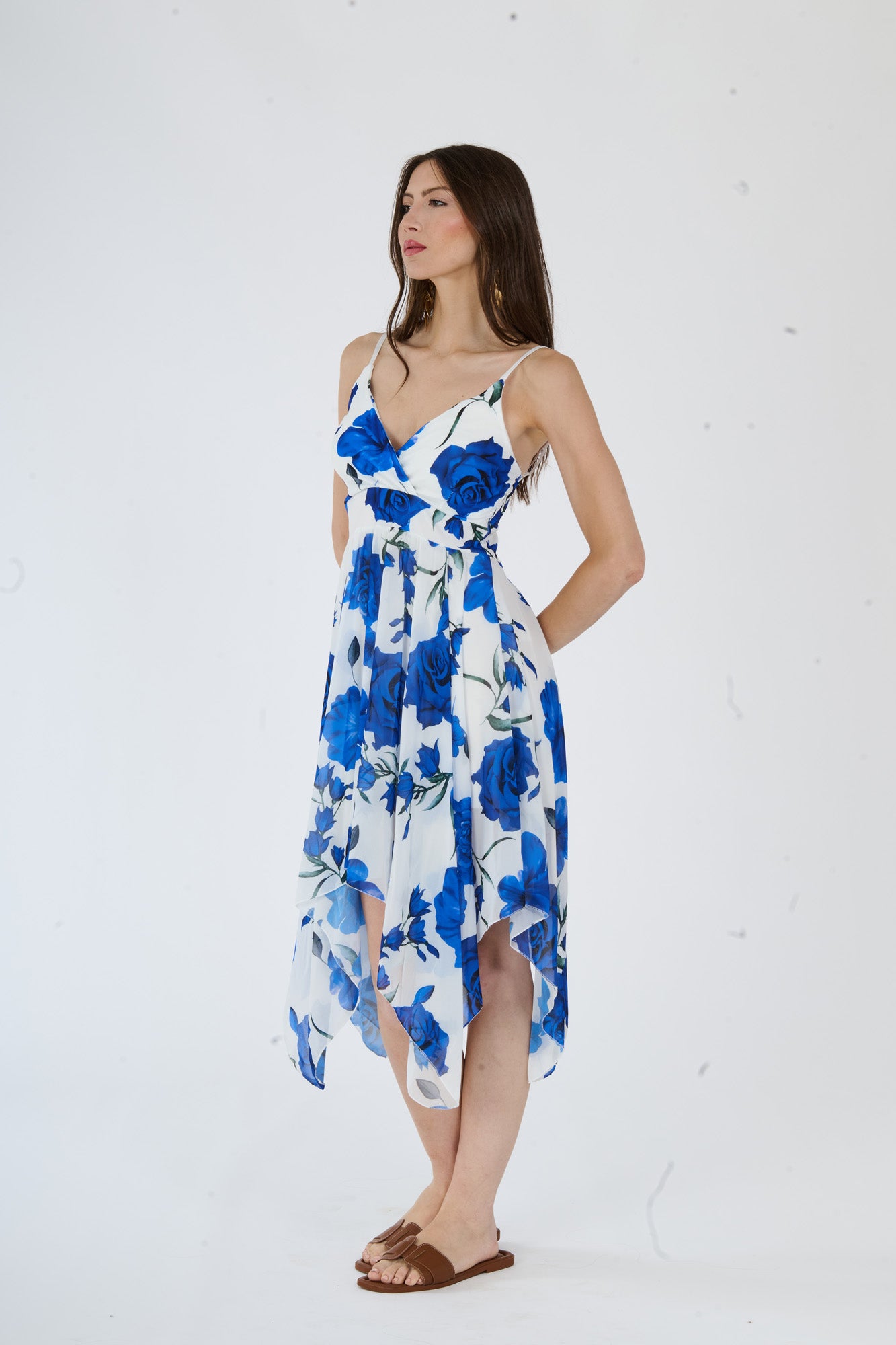 Abito “Flora” – Vestito Asimmetrico con Spalline e Stampa Floreale Blu