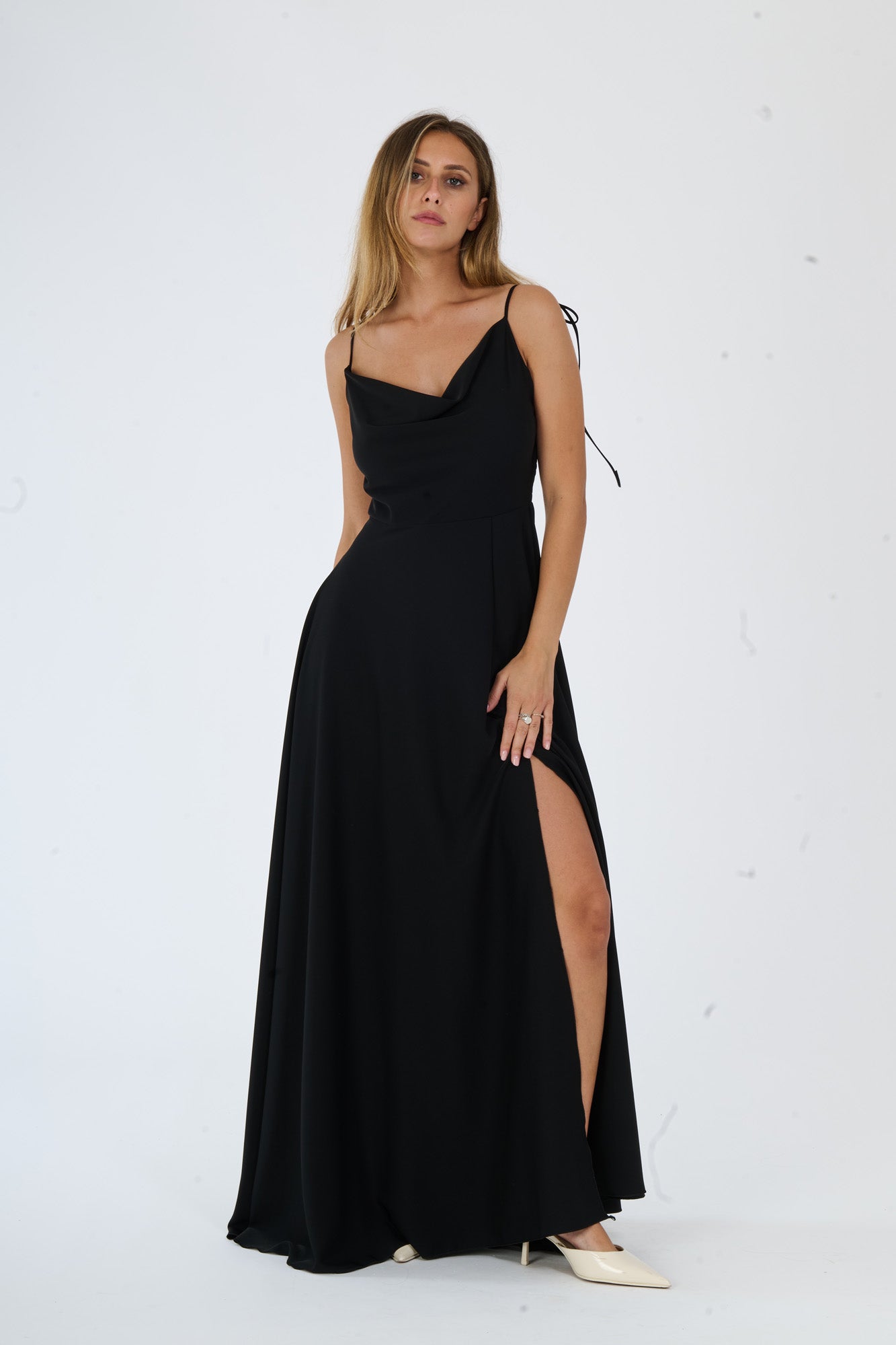 Abito “Isadora” – Vestito Lungo in Poliestere con Spacco e Spalline Annodate
