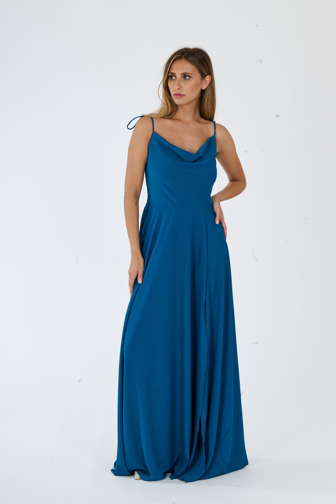 Abito “Isadora” – Vestito Lungo in Poliestere con Spacco e Spalline Annodate