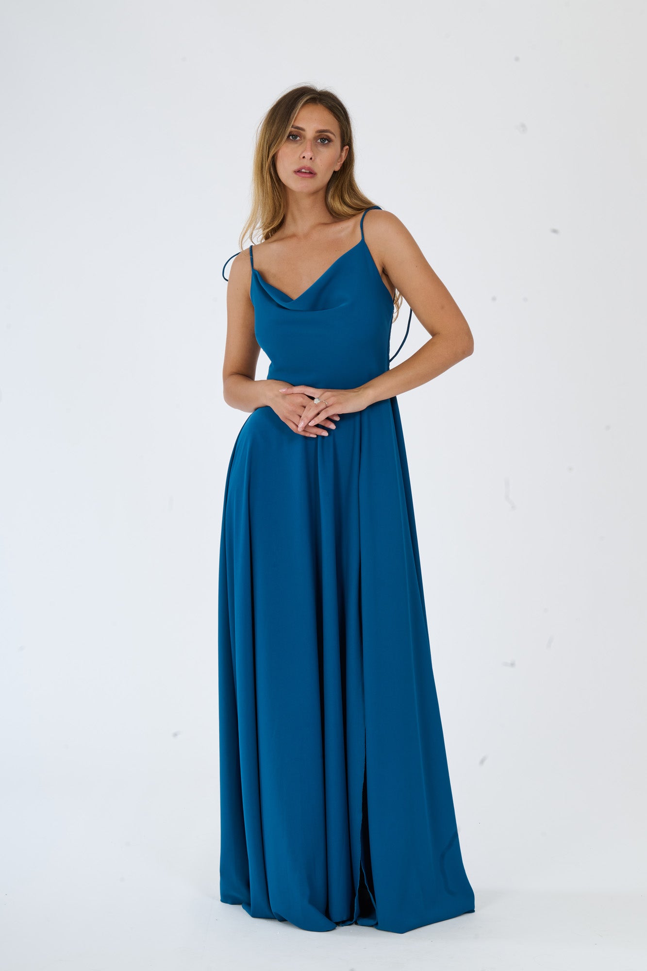 Abito “Isadora” – Vestito Lungo in Poliestere con Spacco e Spalline Annodate