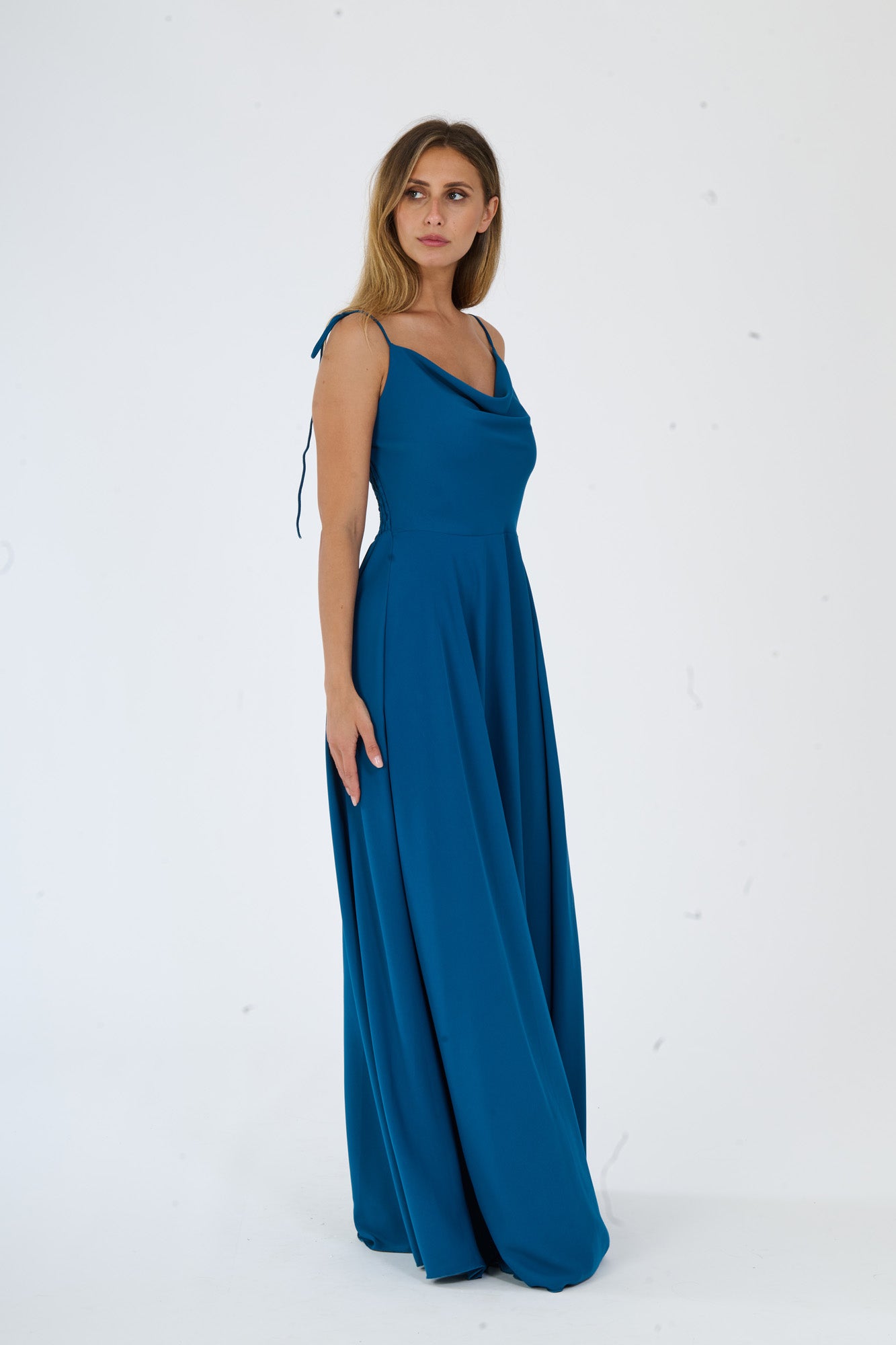 Abito “Isadora” – Vestito Lungo in Poliestere con Spacco e Spalline Annodate