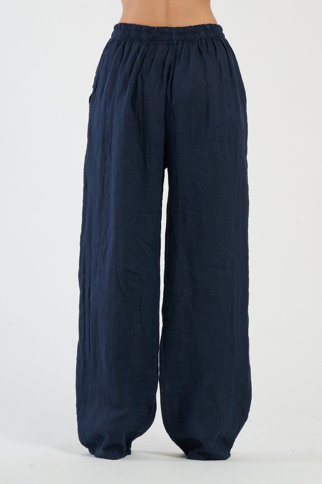 Pantaloni baggy color navy, ideali per uno look sofisticato e casual