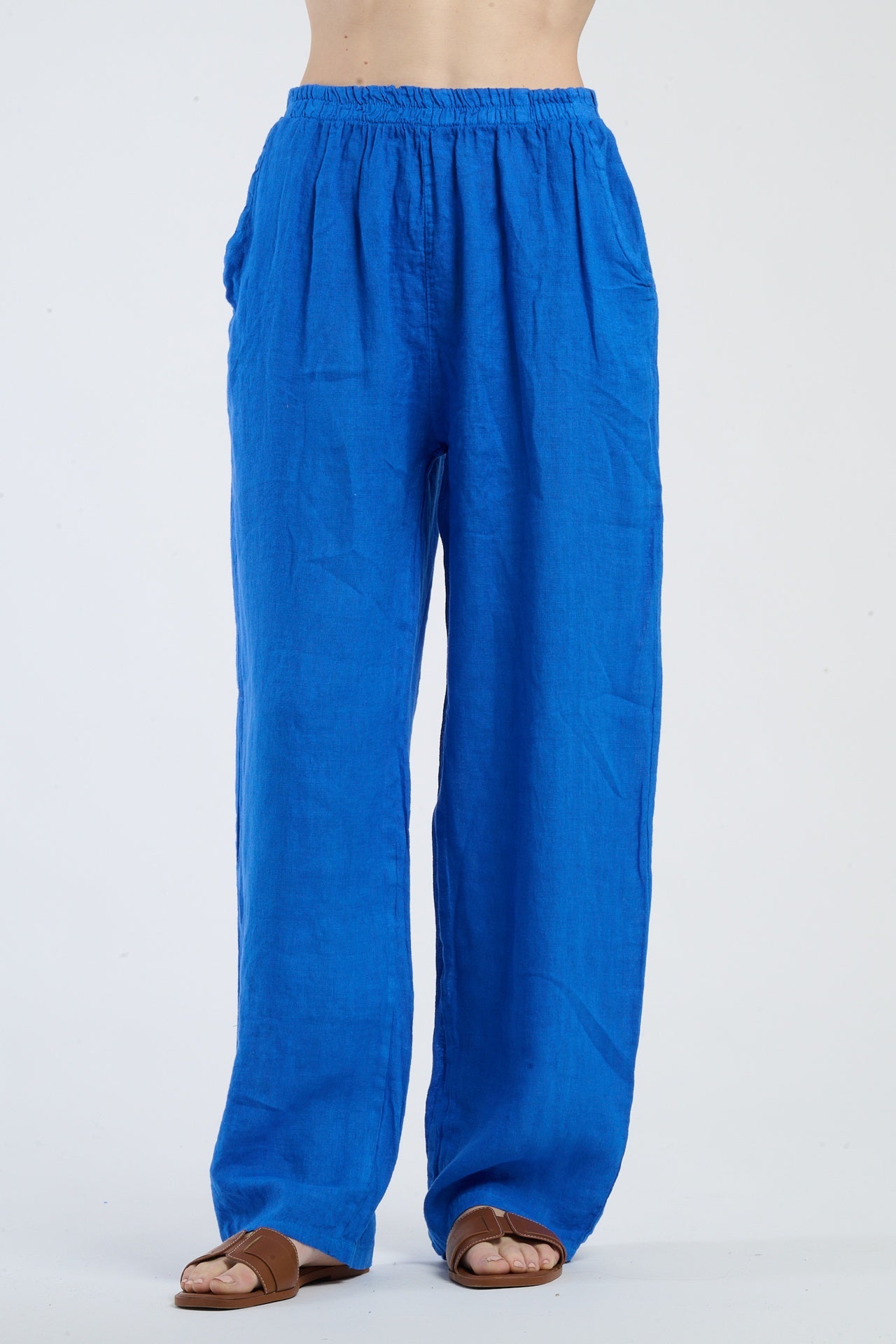 Pantaloni bluette in vita elastica, comodi e dal colore accattivante
