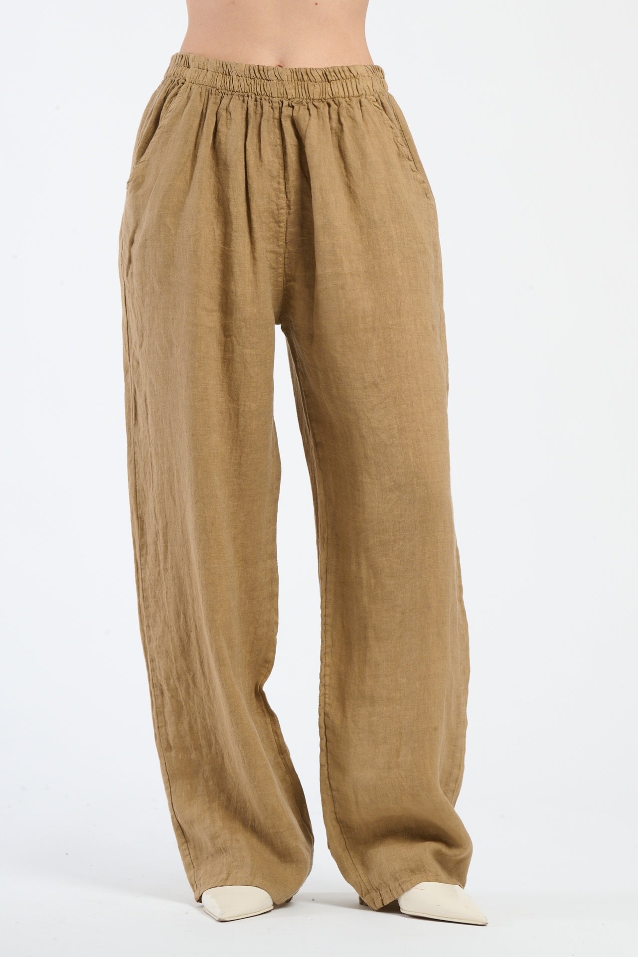 Pantaloni camello con coulisse, comfort e stile classico