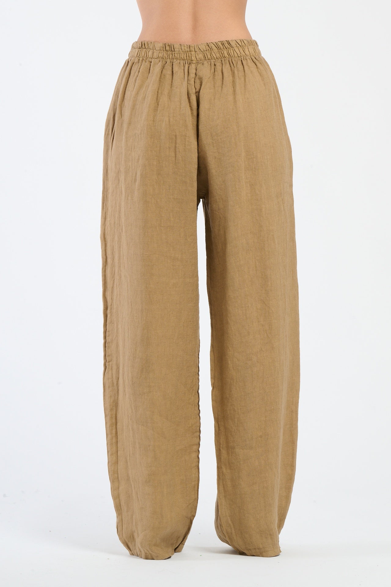 Pantaloni color camello larghi, caldo e dal fascino elegante