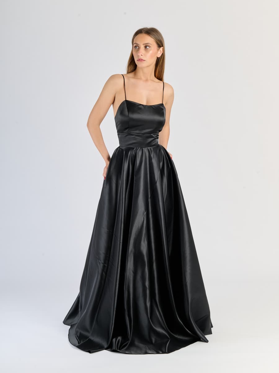 Vestito Nero elegante con gonna ampia e dettagli di raso lucido