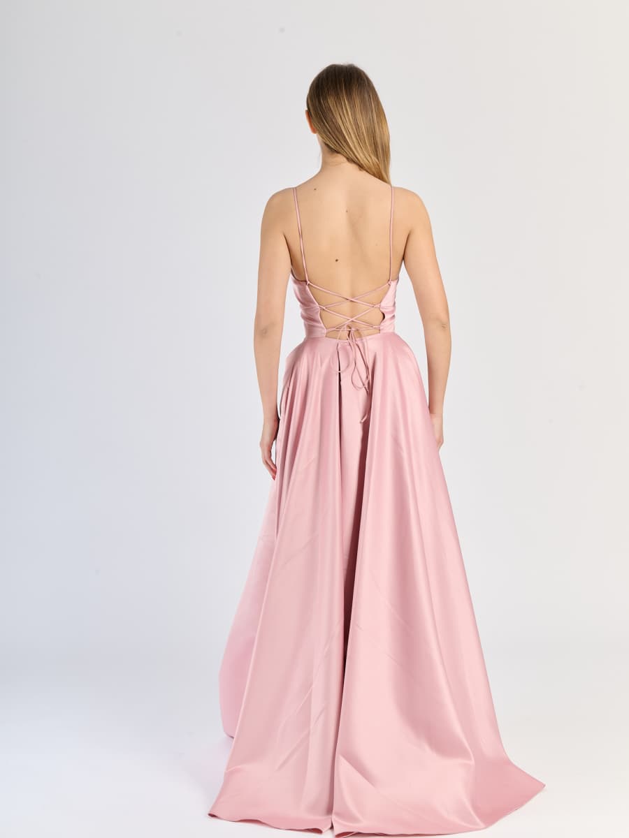 Vestito da sera Rosa in raso, spalline sottili e finitura luminosa