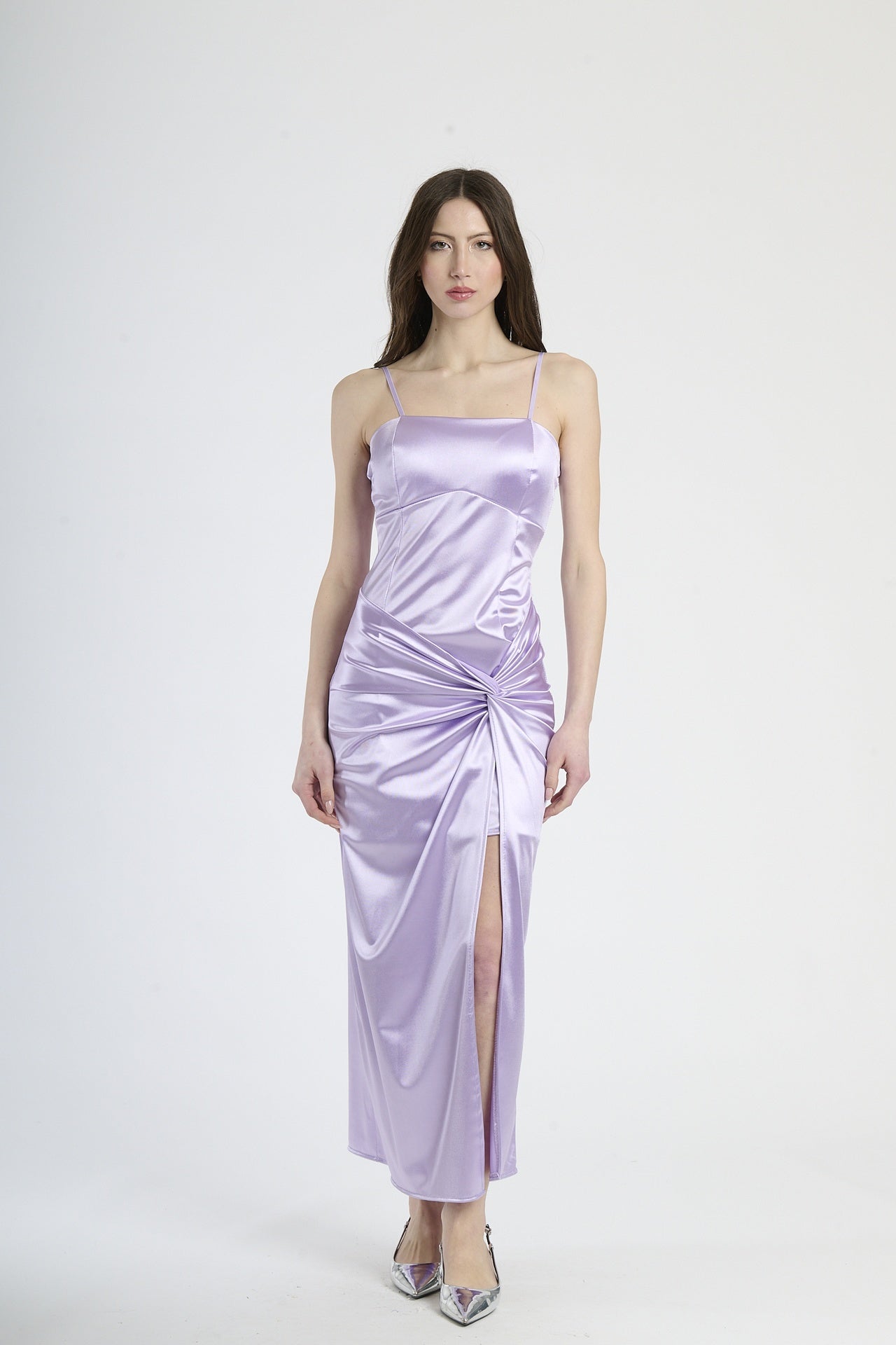 Abito da sera lilla, modello senza spalline con colletto a fascia e spacco