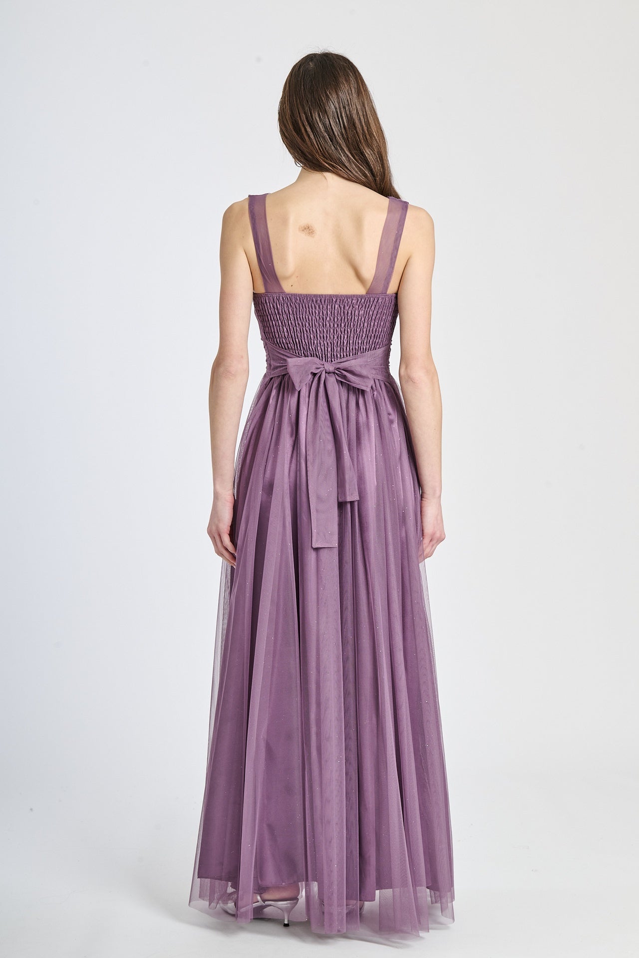 Abito da cerimonia viola in tulle, stile unico e accattivante