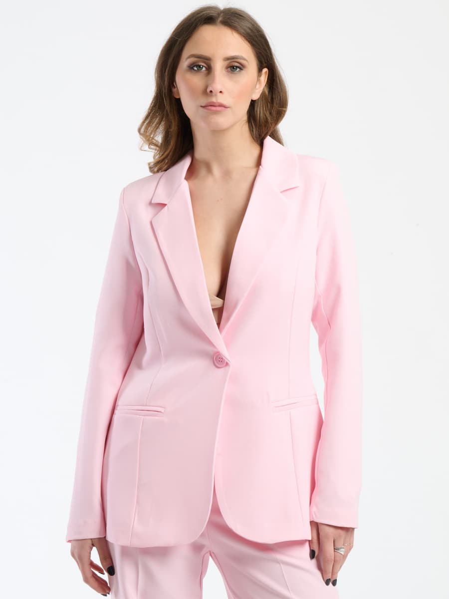 Completo rosa baby da donna, blazer e pantaloni, dolcezza e freschezza in uno stile pastello.