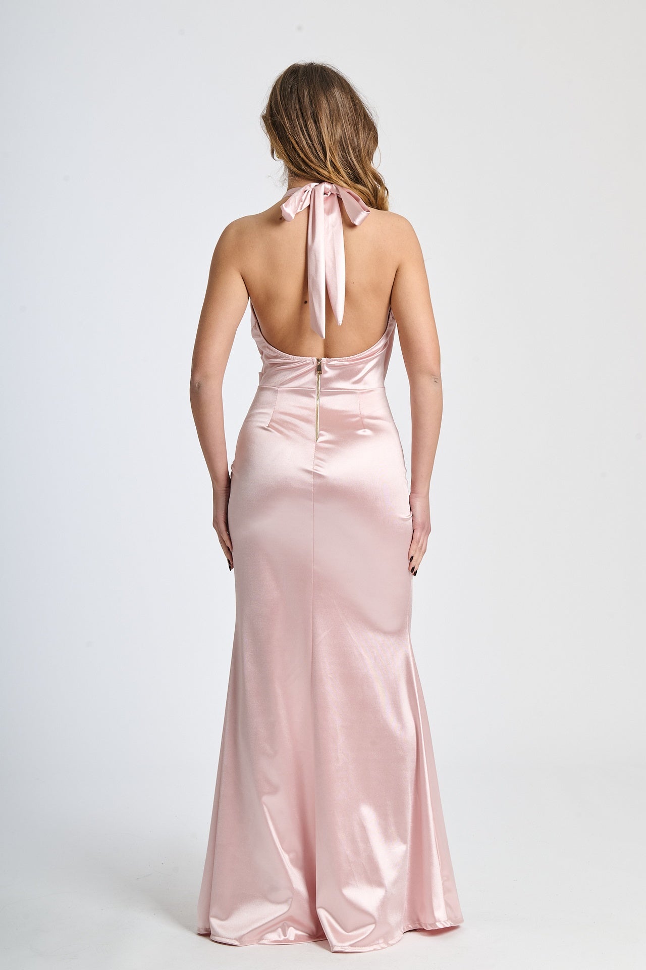 Abito formale rosa in raso, perfetto per occasioni speciali