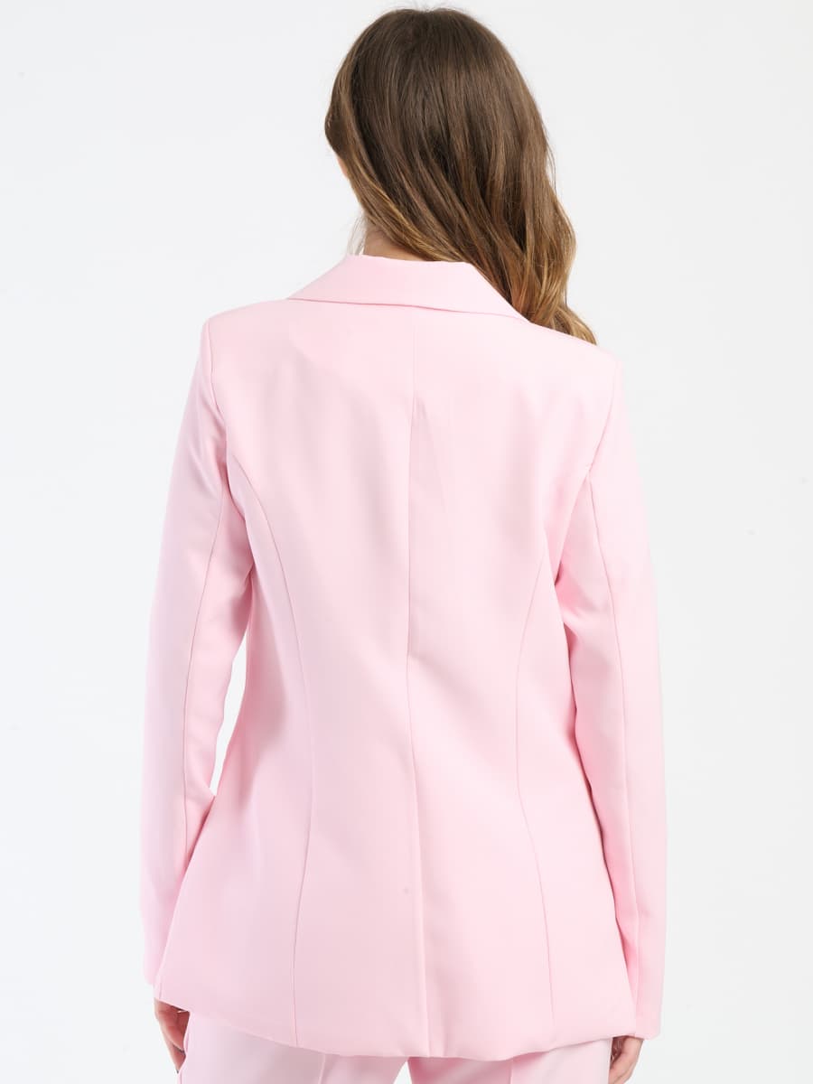 Outfit rosa baby in cotone organico, blazer oversize e pantaloni, perfetto per un look estivo.