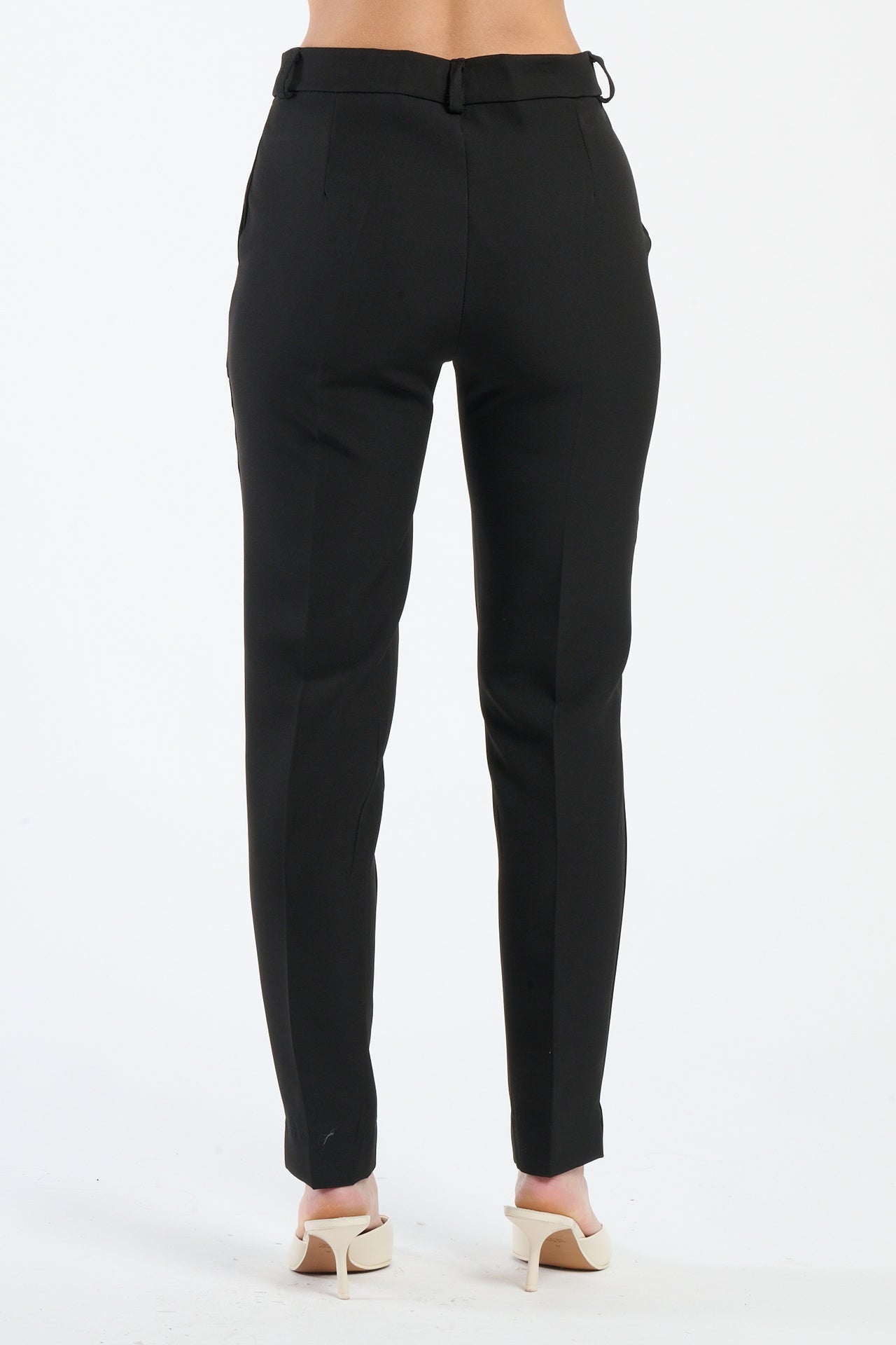 Pantaloni navy con coulisse elastica, stile pratico e elegante.