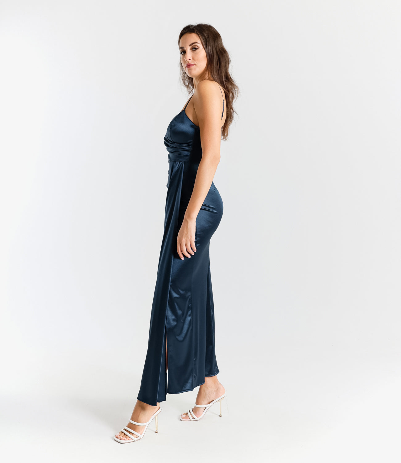 Vestito lungo in raso drappeggiato con spaccatura laterale Beatrice