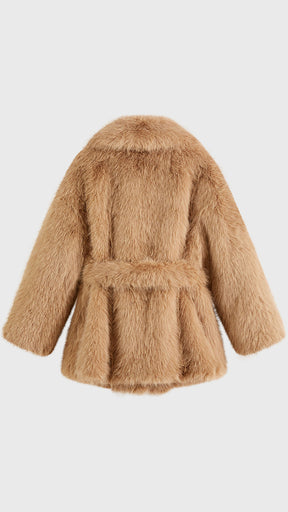 Cappotto corto in pelliccia sintetica con colletto a revers e cintura