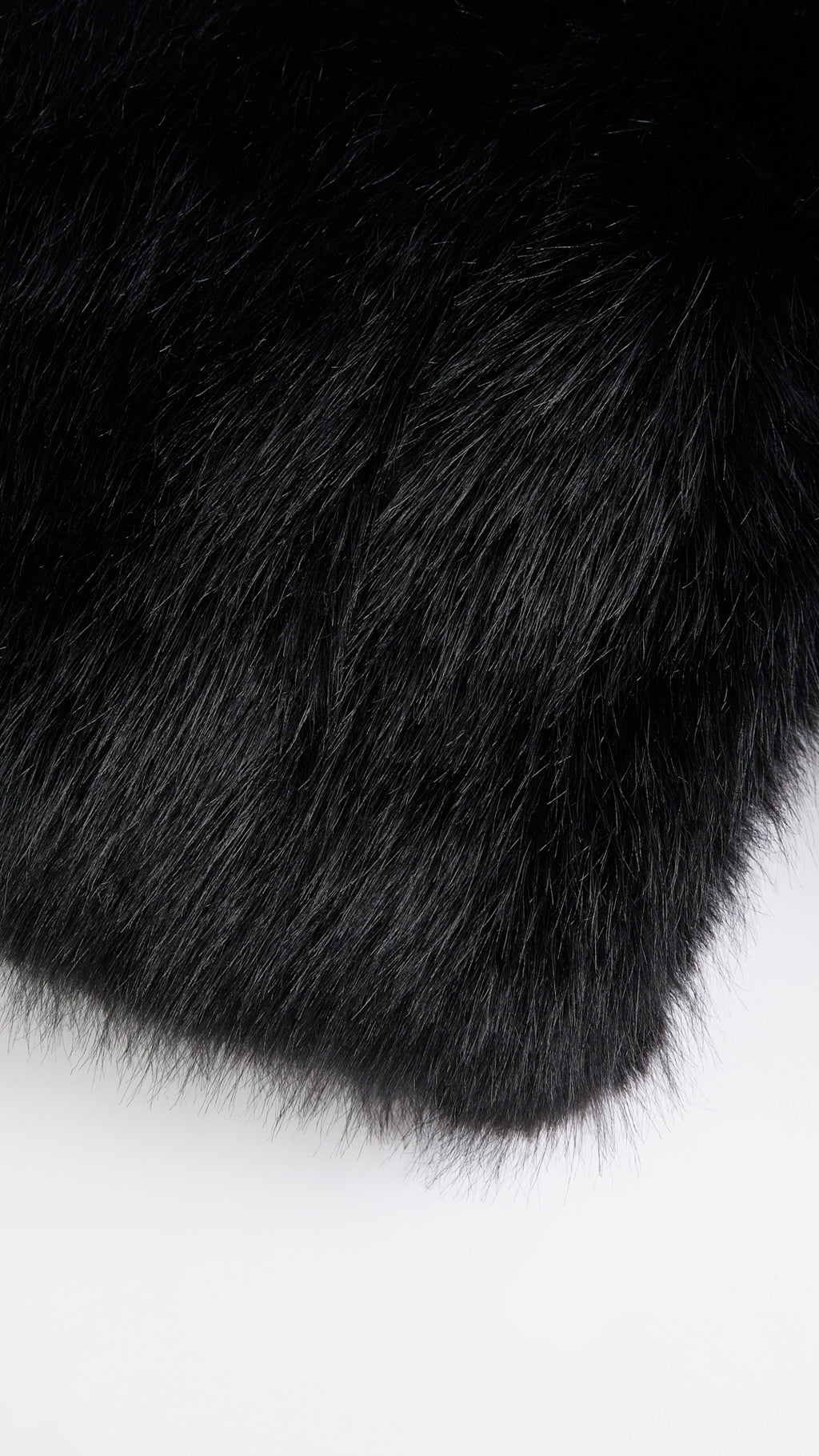 Giacca cropped in pelliccia sintetica con cappuccio ampio
