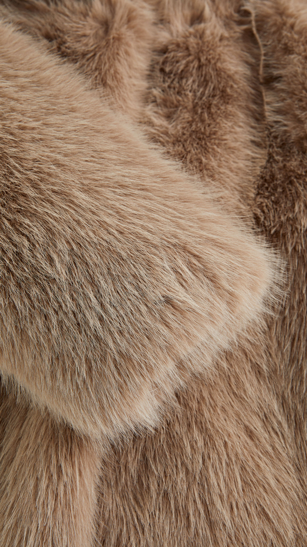 Cappotto corto in pelliccia sintetica con colletto a revers e cintura