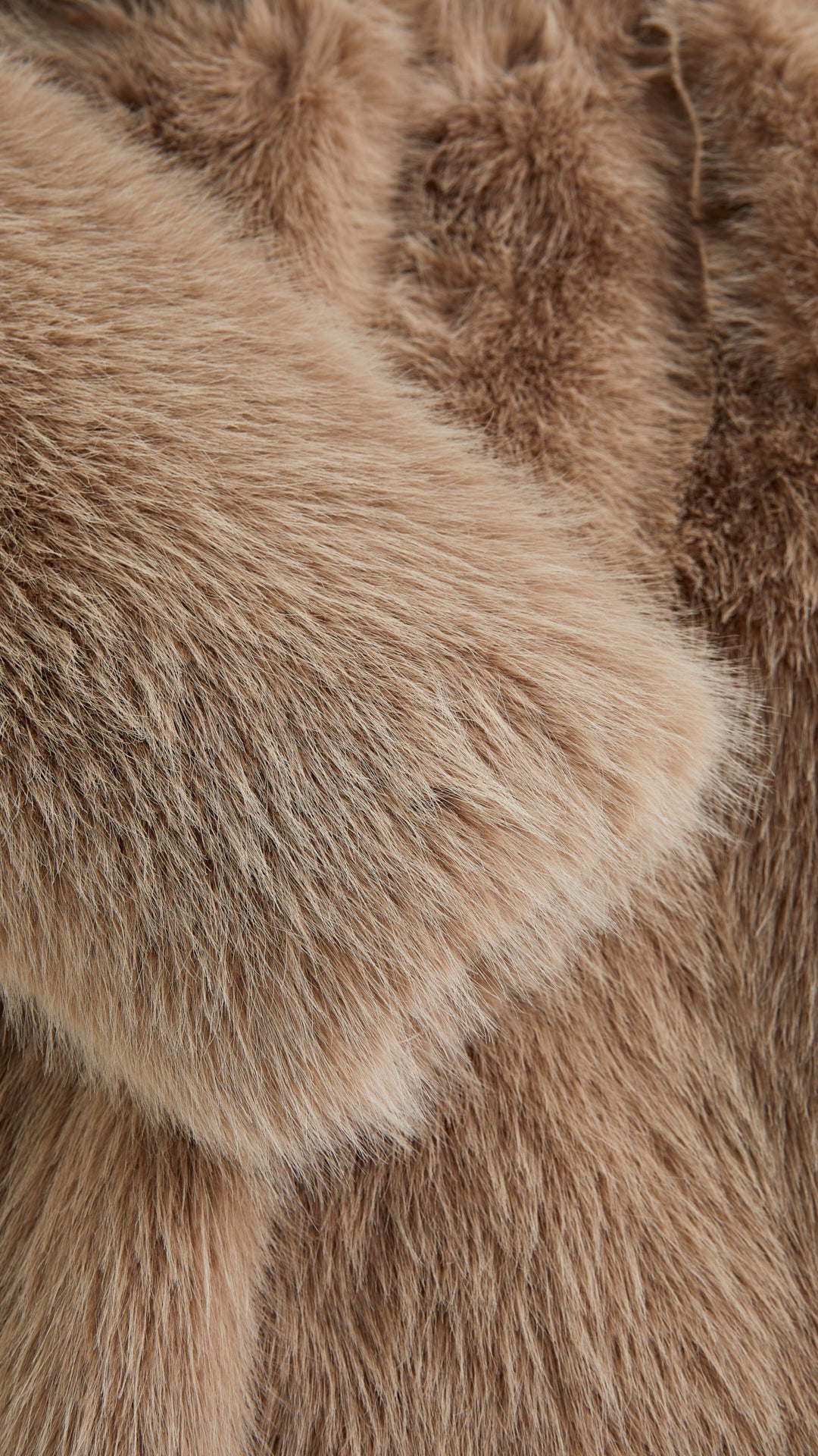 Cappotto corto in pelliccia sintetica con colletto a revers e cintura