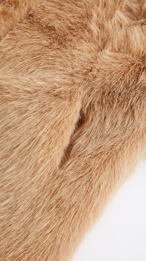 Cappotto corto in pelliccia sintetica con colletto a revers e cintura