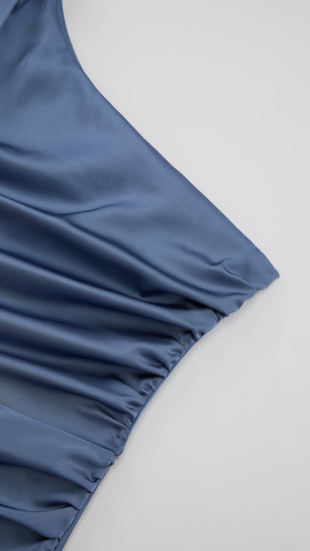 Abito Lungo Monospalla con Collarino e Fiocco in Satin - Eleganza per Matrimoni e Serate Speciali