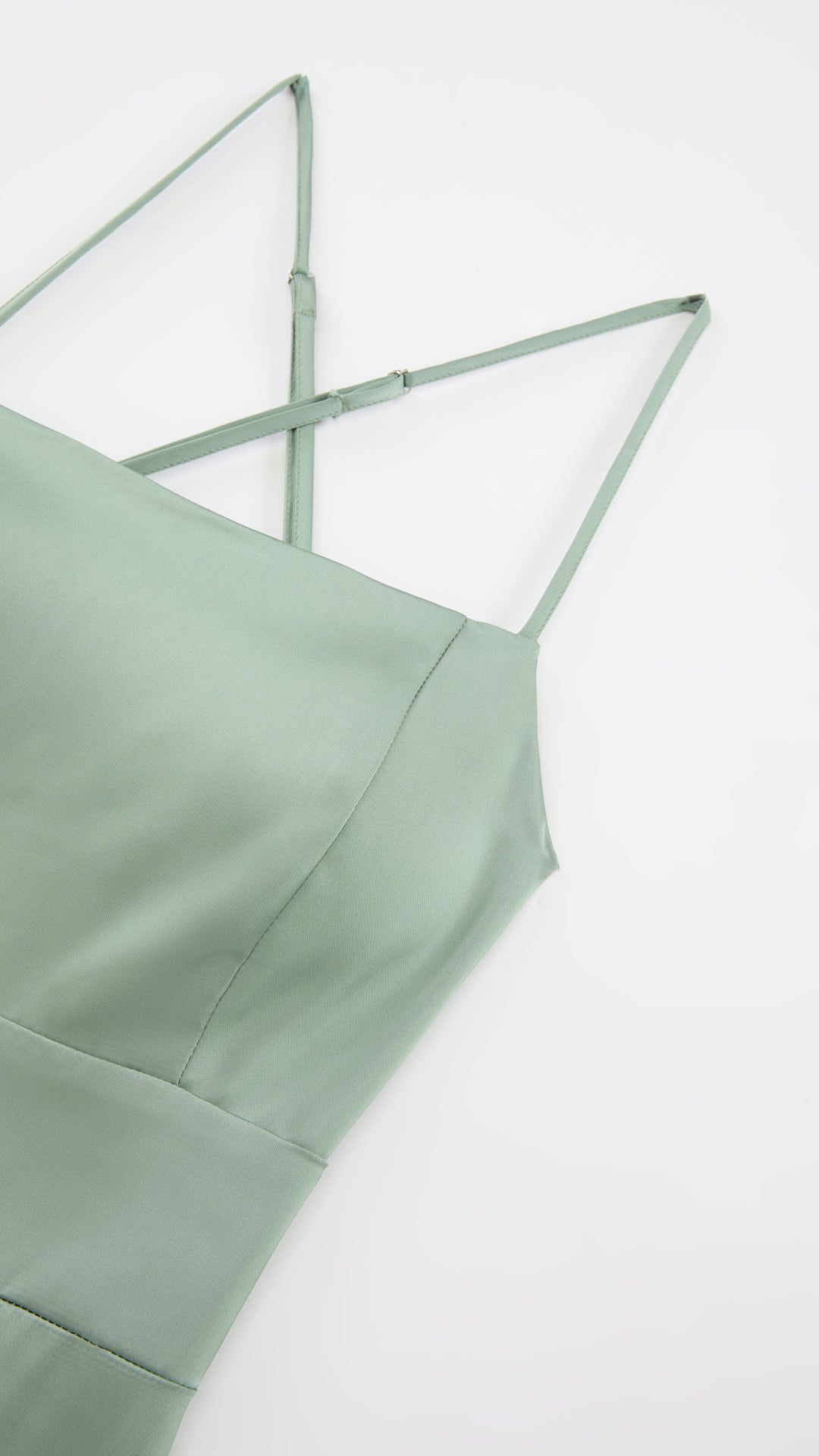 Abito Lungo in Satin con Spalline Sottili e Schiena a Croce - Eleganza per Matrimoni e Serate