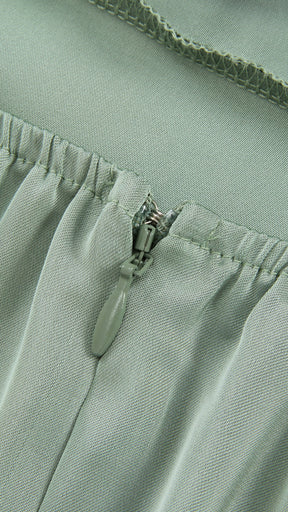 Abito Lungo in Satin con Spalline Sottili e Schiena a Croce - Eleganza per Matrimoni e Serate