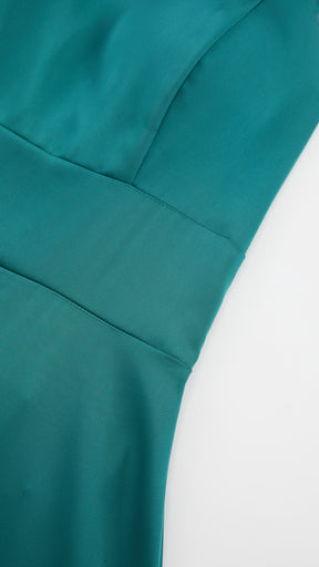 Abito Lungo in Satin con Spalline Sottili e Schiena a Croce - Eleganza per Matrimoni e Serate