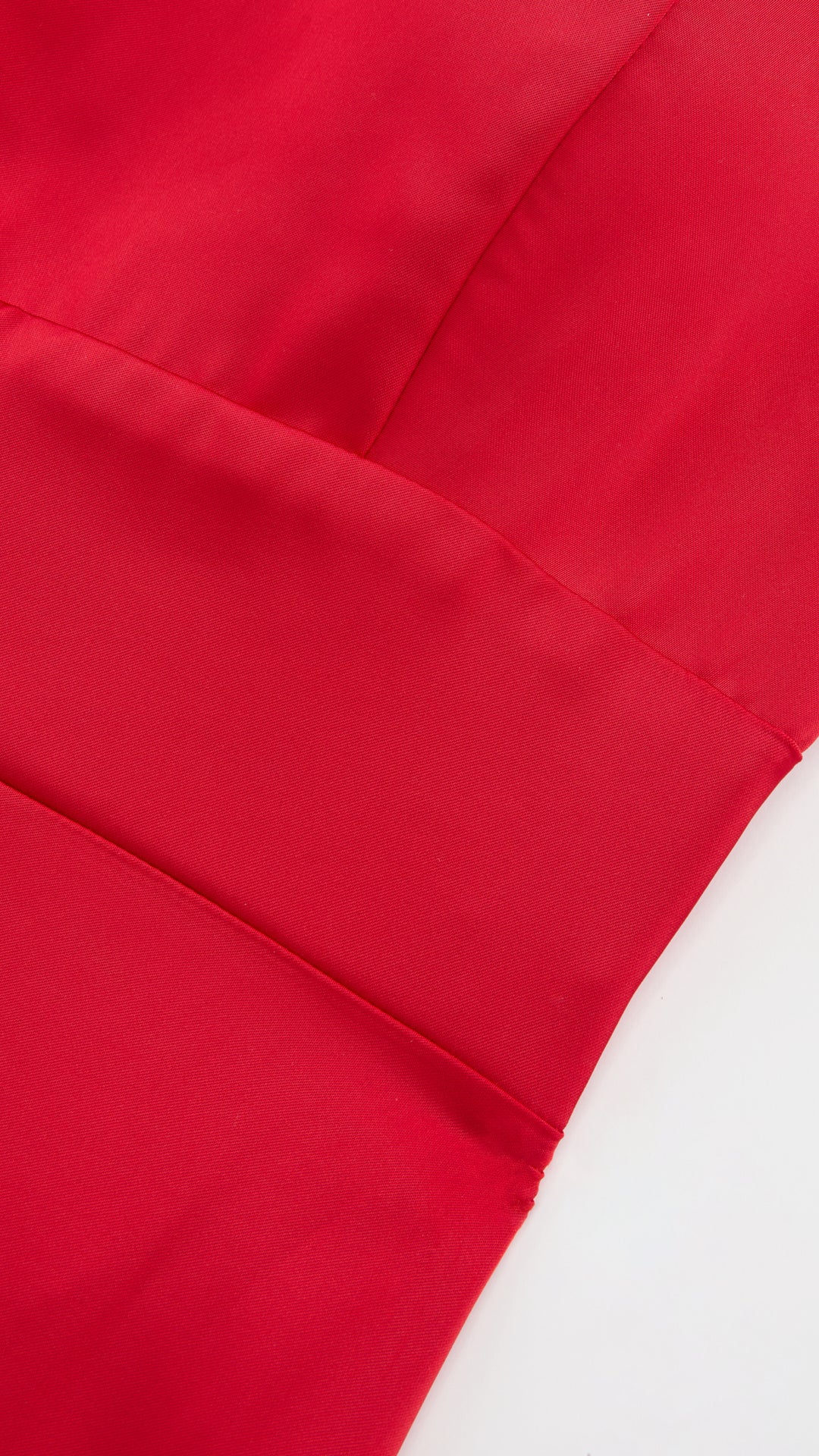 Abito Lungo in Satin con Spalline Sottili e Schiena a Croce - Eleganza per Matrimoni e Serate