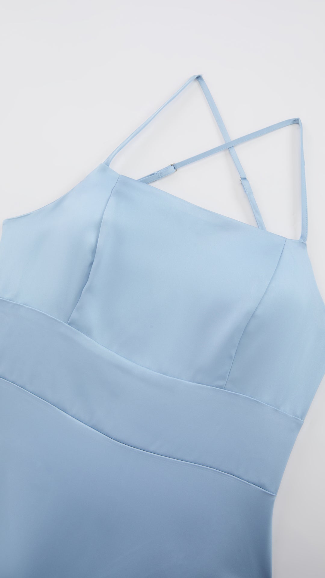 Abito Lungo in Satin con Spalline Sottili e Schiena a Croce - Eleganza per Matrimoni e Serate
