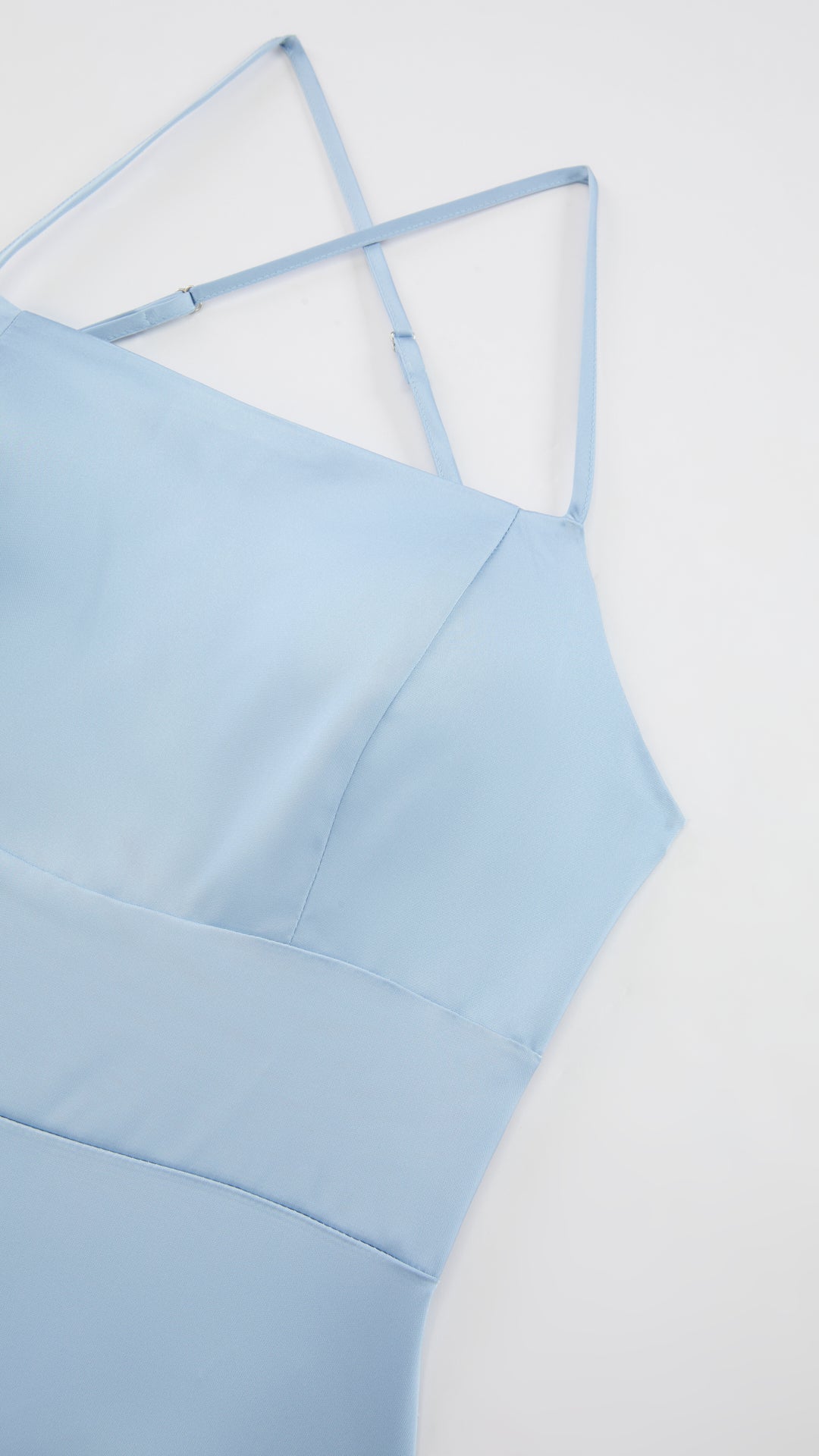 Abito Lungo in Satin con Spalline Sottili e Schiena a Croce - Eleganza per Matrimoni e Serate