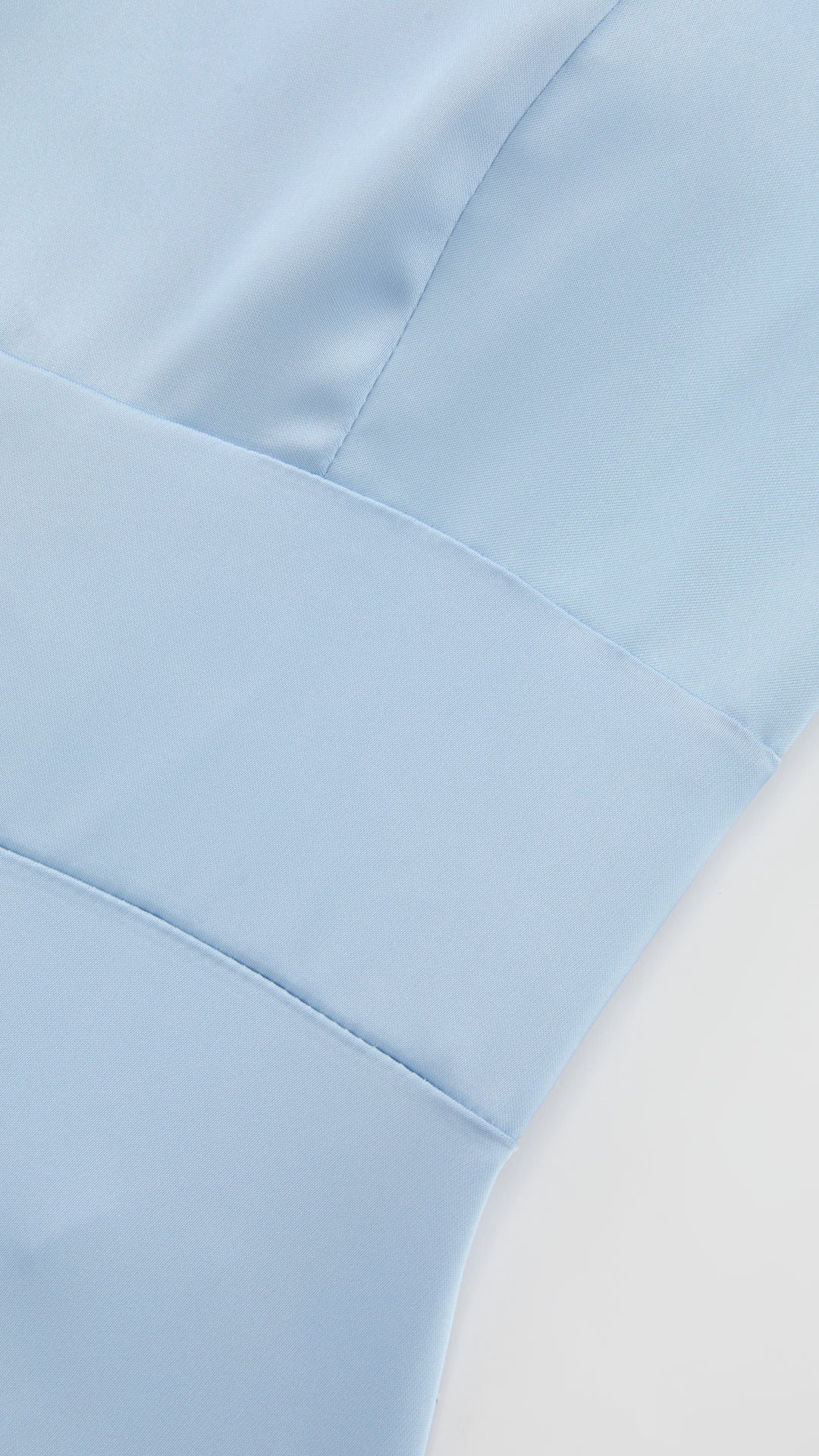 Abito Lungo in Satin con Spalline Sottili e Schiena a Croce - Eleganza per Matrimoni e Serate