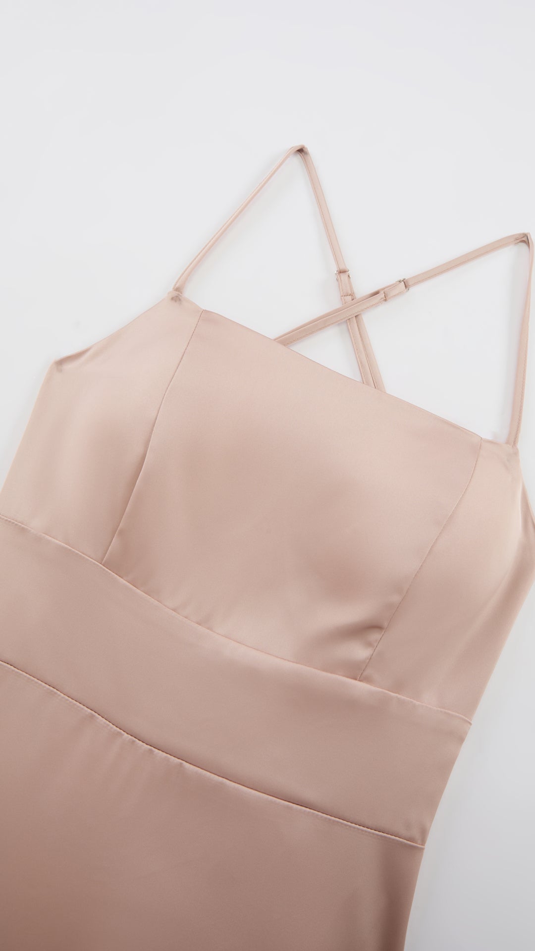 Abito Lungo in Satin con Spalline Sottili e Schiena a Croce - Eleganza per Matrimoni e Serate