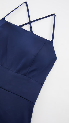 Abito Lungo in Satin con Spalline Sottili e Schiena a Croce - Eleganza per Matrimoni e Serate
