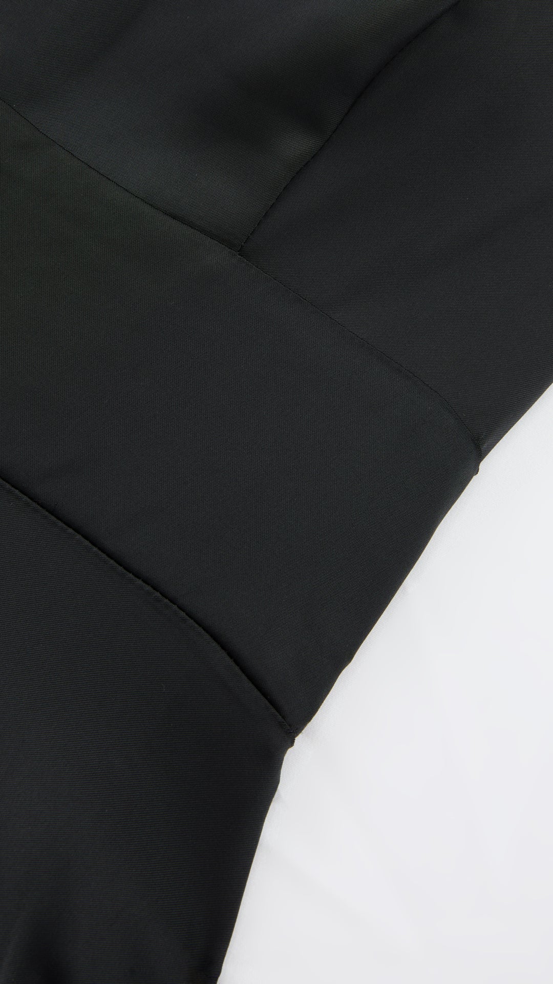 Abito Lungo in Satin con Spalline Sottili e Schiena a Croce - Eleganza per Matrimoni e Serate
