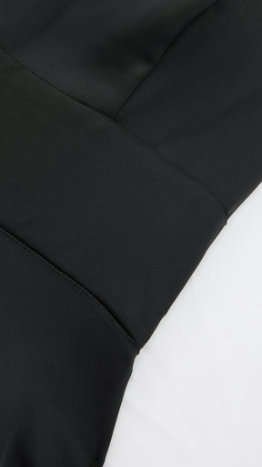 Abito Lungo in Satin con Spalline Sottili e Schiena a Croce - Eleganza per Matrimoni e Serate