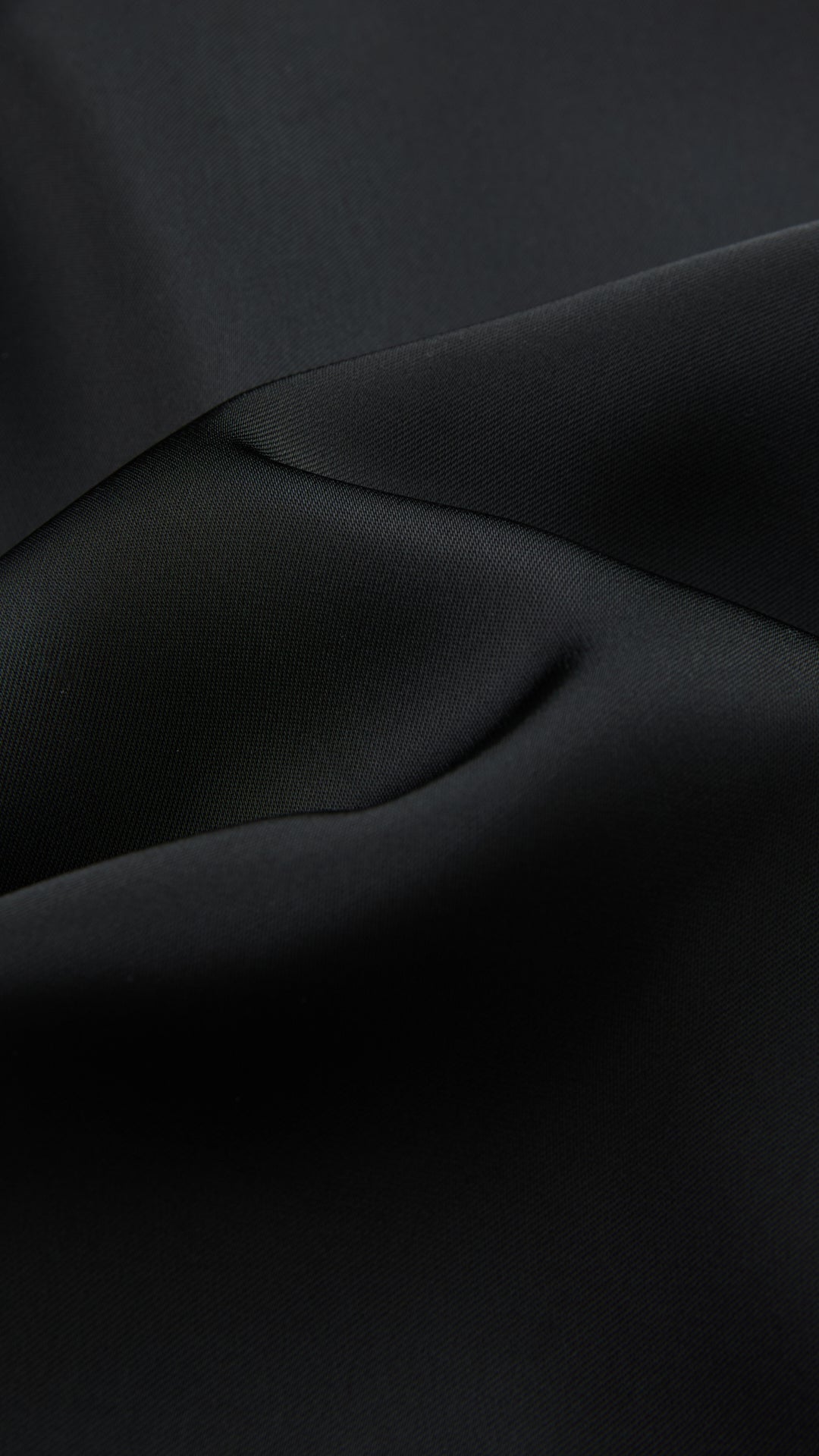 Abito Lungo in Satin con Spalline Sottili e Schiena a Croce - Eleganza per Matrimoni e Serate