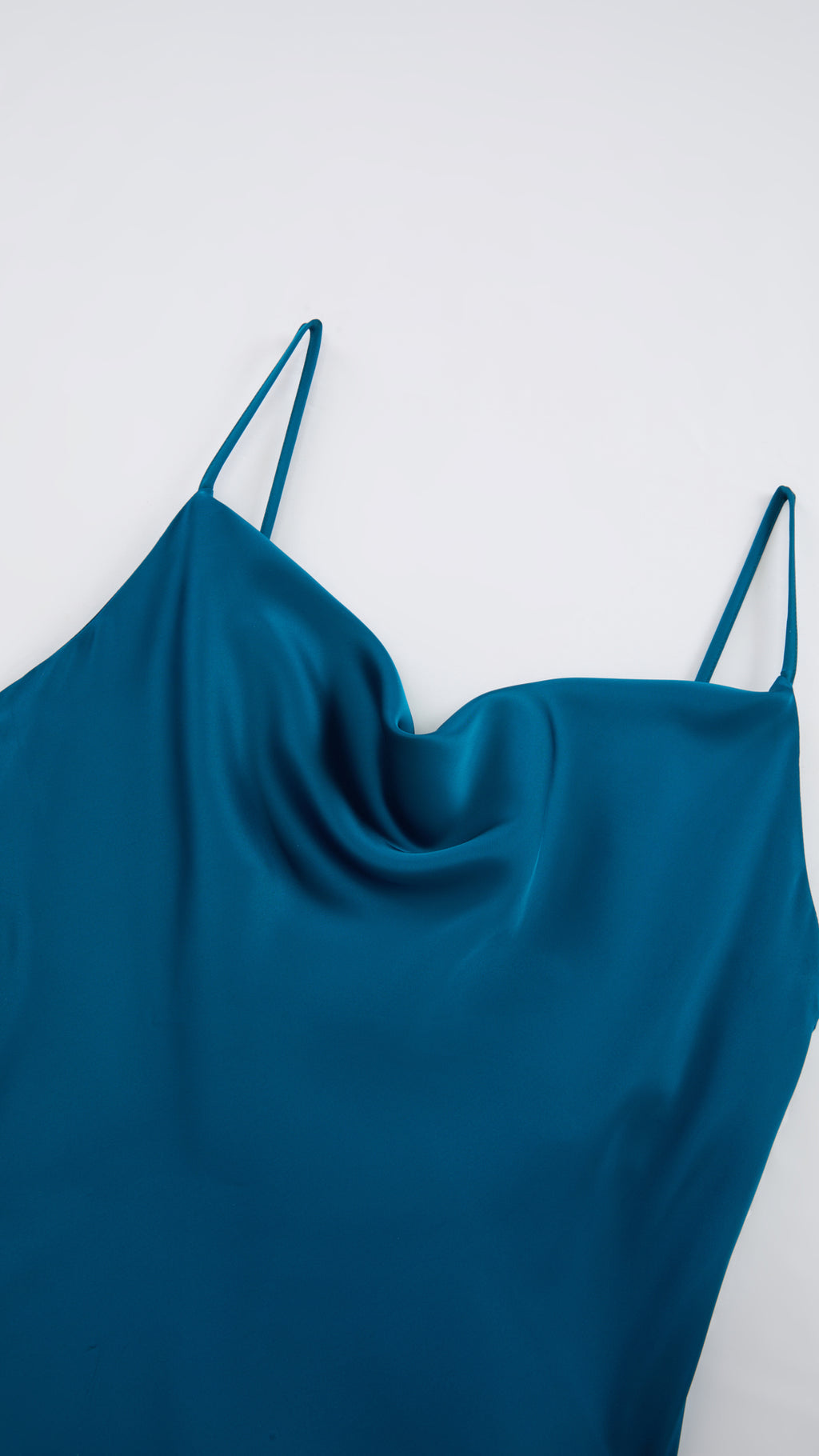 Abito Midi in Satin con Spalline e Scollatura a Collo d'Anatra - Eleganza Senza Tempo per Serate（副本）