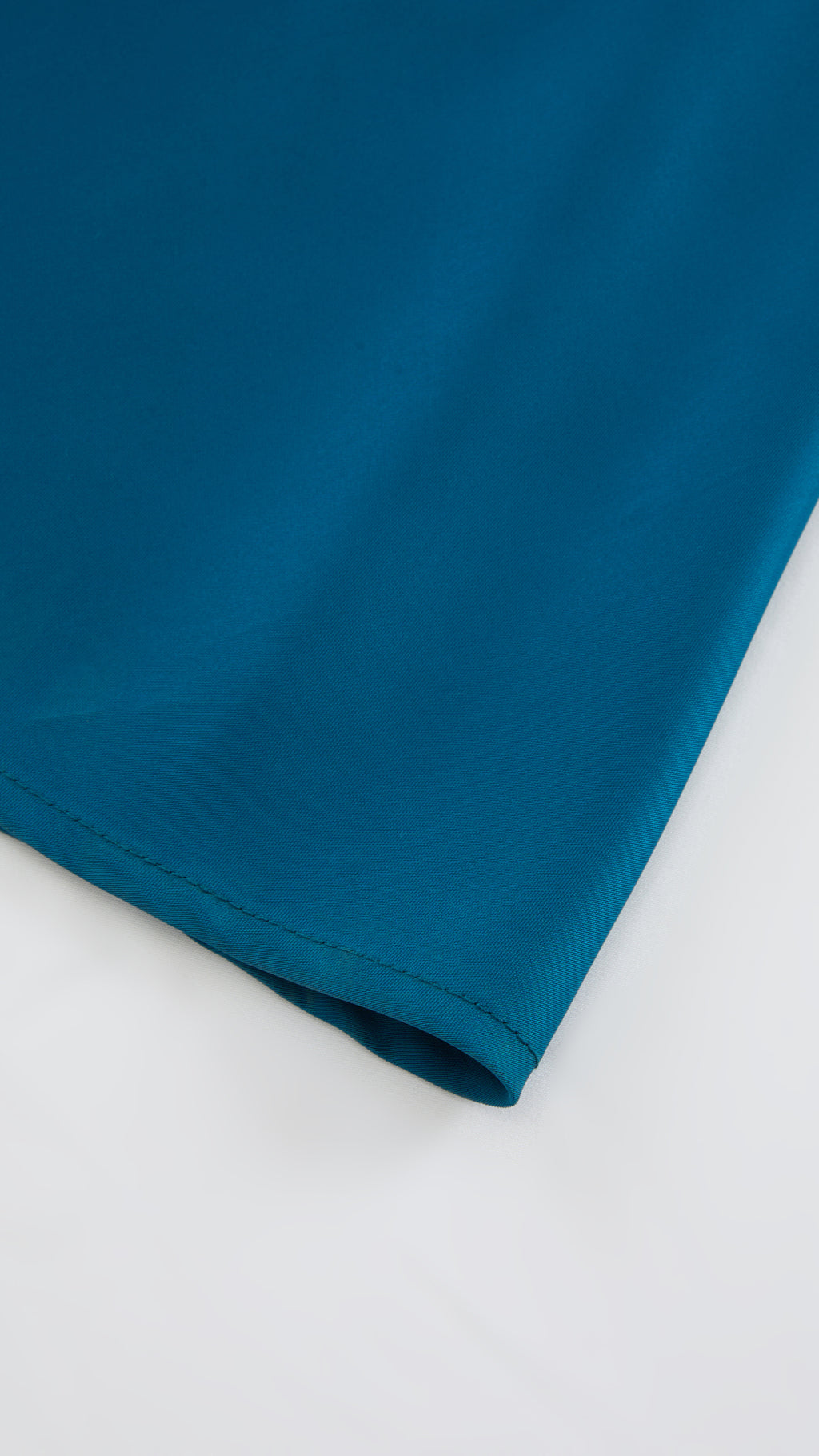 Abito Midi in Satin con Spalline e Scollatura a Collo d'Anatra - Eleganza Senza Tempo per Serate（副本）