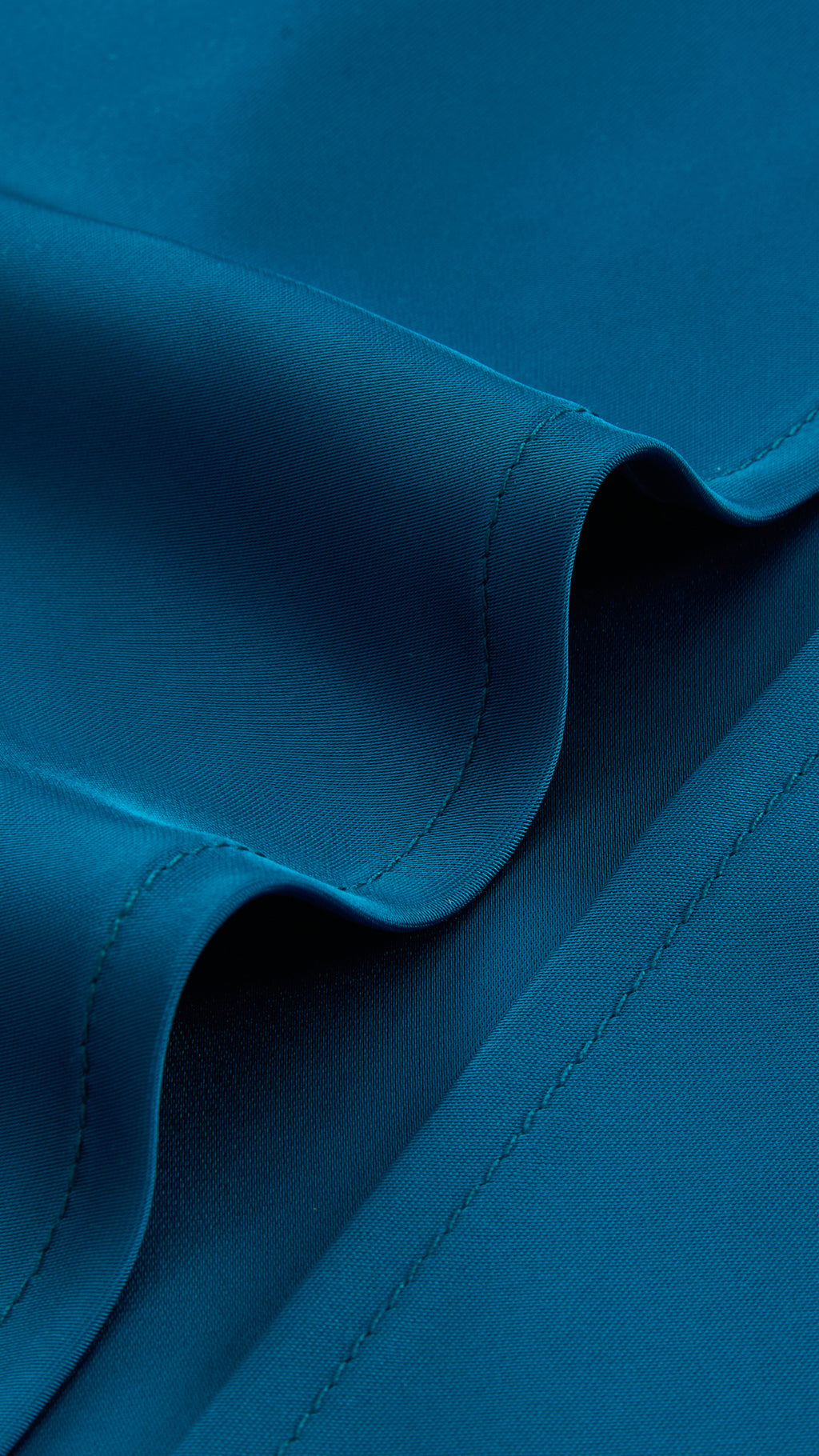 Abito Midi in Satin con Spalline e Scollatura a Collo d'Anatra - Eleganza Senza Tempo per Serate（副本）