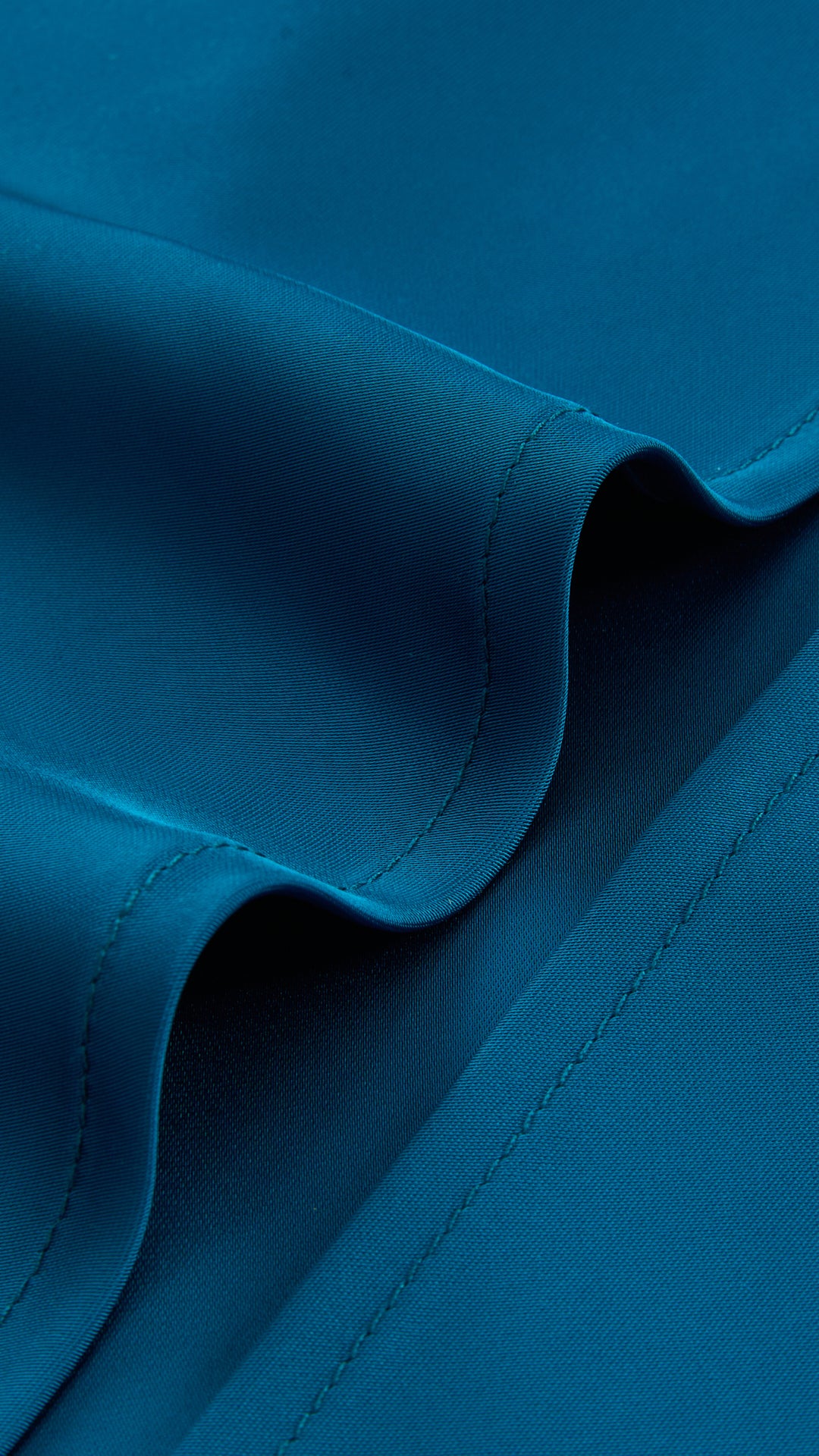 Abito Midi in Satin con Spalline e Scollatura a Collo d'Anatra - Eleganza Senza Tempo per Serate（副本）
